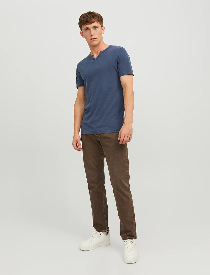 Jack & Jones - JJESPLIT NECK TEE SS NOOS - t-shirts med v-hals - navy blazer - 5