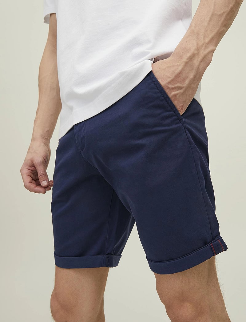 Jack & Jones - JPSTBOWIE JJSHORTS SOLID SN - chinos shorts - navy blazer - 5