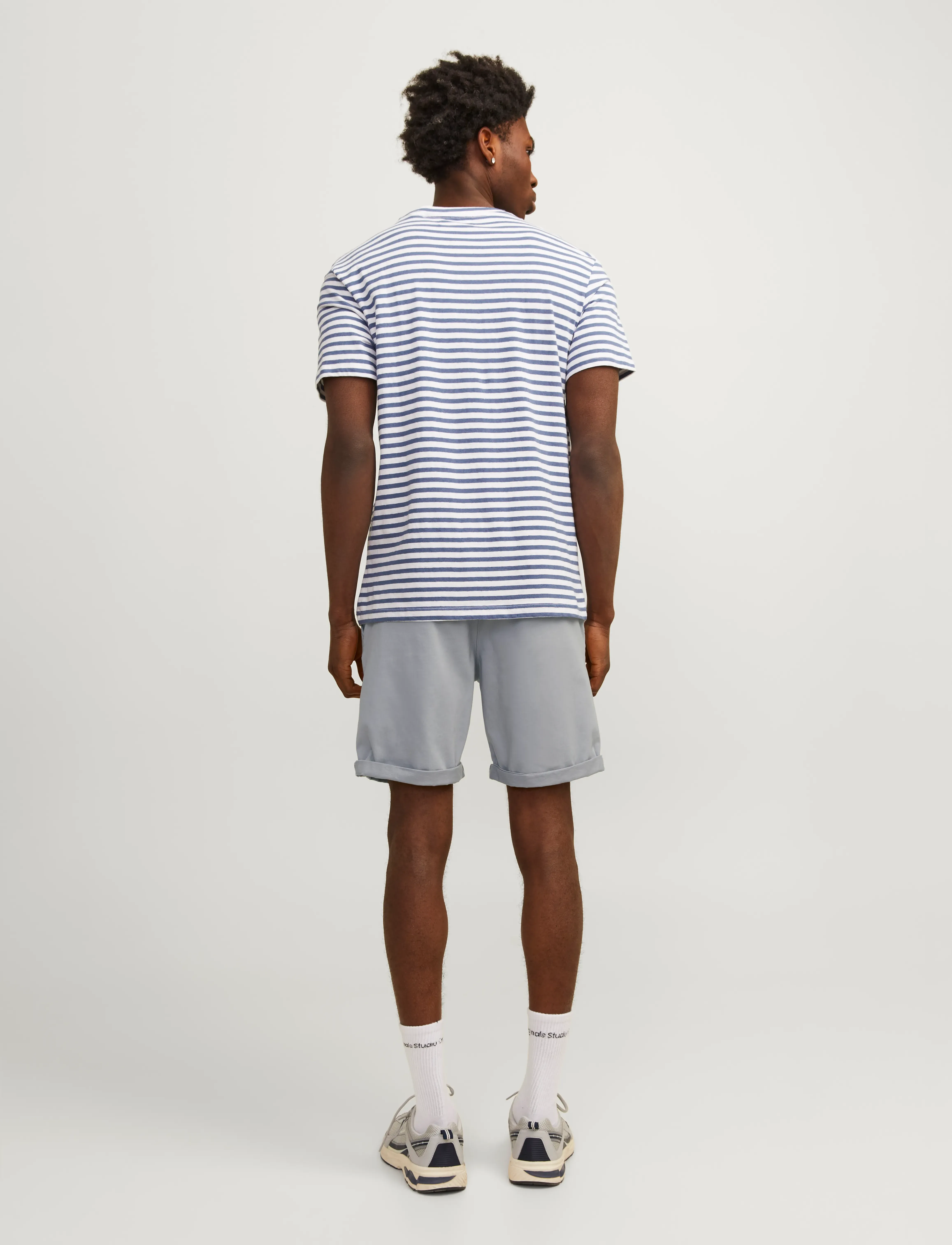 Jack & Jones - JPSTBOWIE SHORTS SOLID REG SN - chinos shorts - ultimate grey - 3