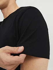 Jack & Jones - JJEBASHER TEE O-NECK SS NOOS - kortärmade t-shirts - black - 6