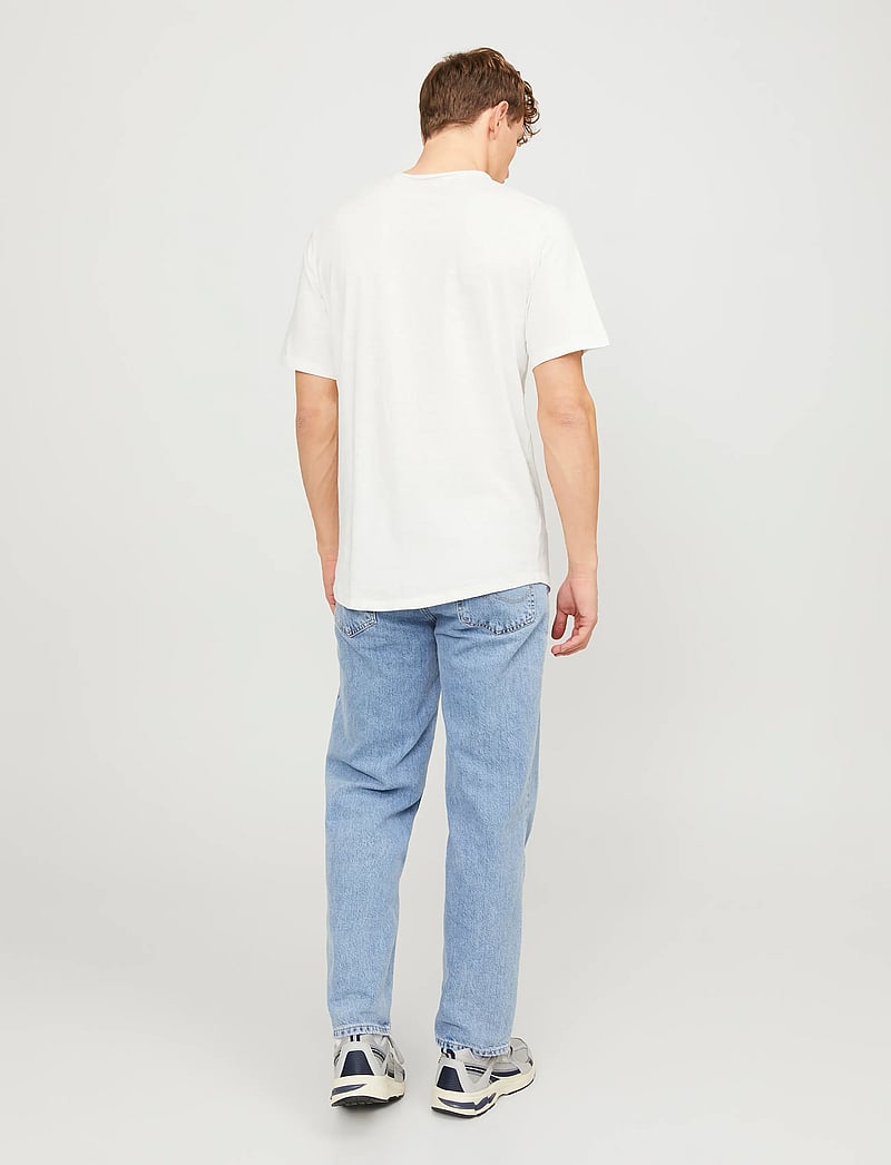 Jack & Jones - JJEBASHER TEE O-NECK SS NOOS - short-sleeved t-shirts - cloud dancer - 2