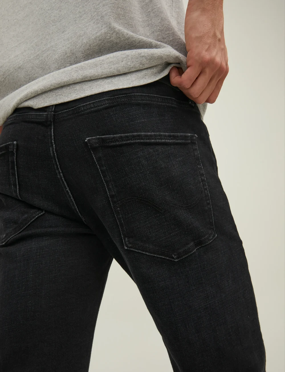 Jack & Jones - JJIMIKE JJORIGINAL JJ 111 NOOS - laisvo kirpimo džinsai - black denim - 4