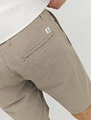 Jack & Jones - JPSTDAVE JJLINEN BLEND SHORTS LN - chino shorts - crockery - 5