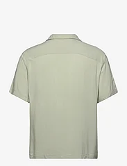 Jack & Jones - JJEJEFF SOLID RESORT SHIRT SS SN - short-sleeved t-shirts - desert sage - 1