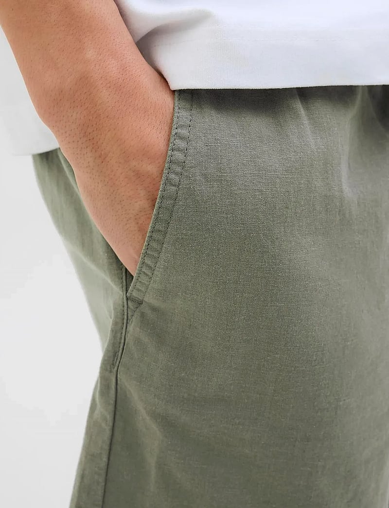Jack & Jones - JPSTJAIDEN SUMMER LINEN BLEND SHORT SN - leinen-shorts - agave green - 3