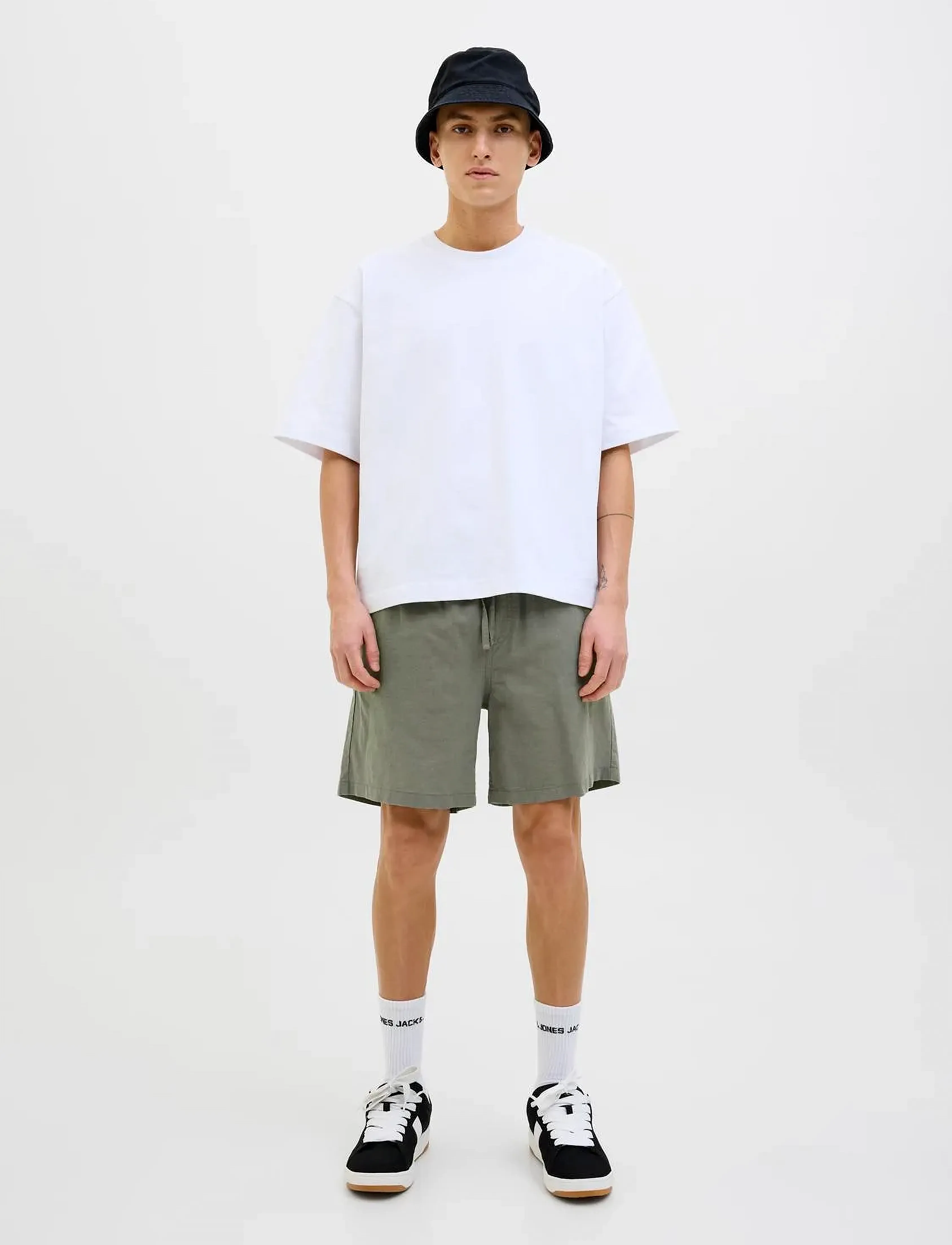Jack & Jones - JPSTJAIDEN SUMMER LINEN BLEND SHORT SN - leinen-shorts - agave green - 5