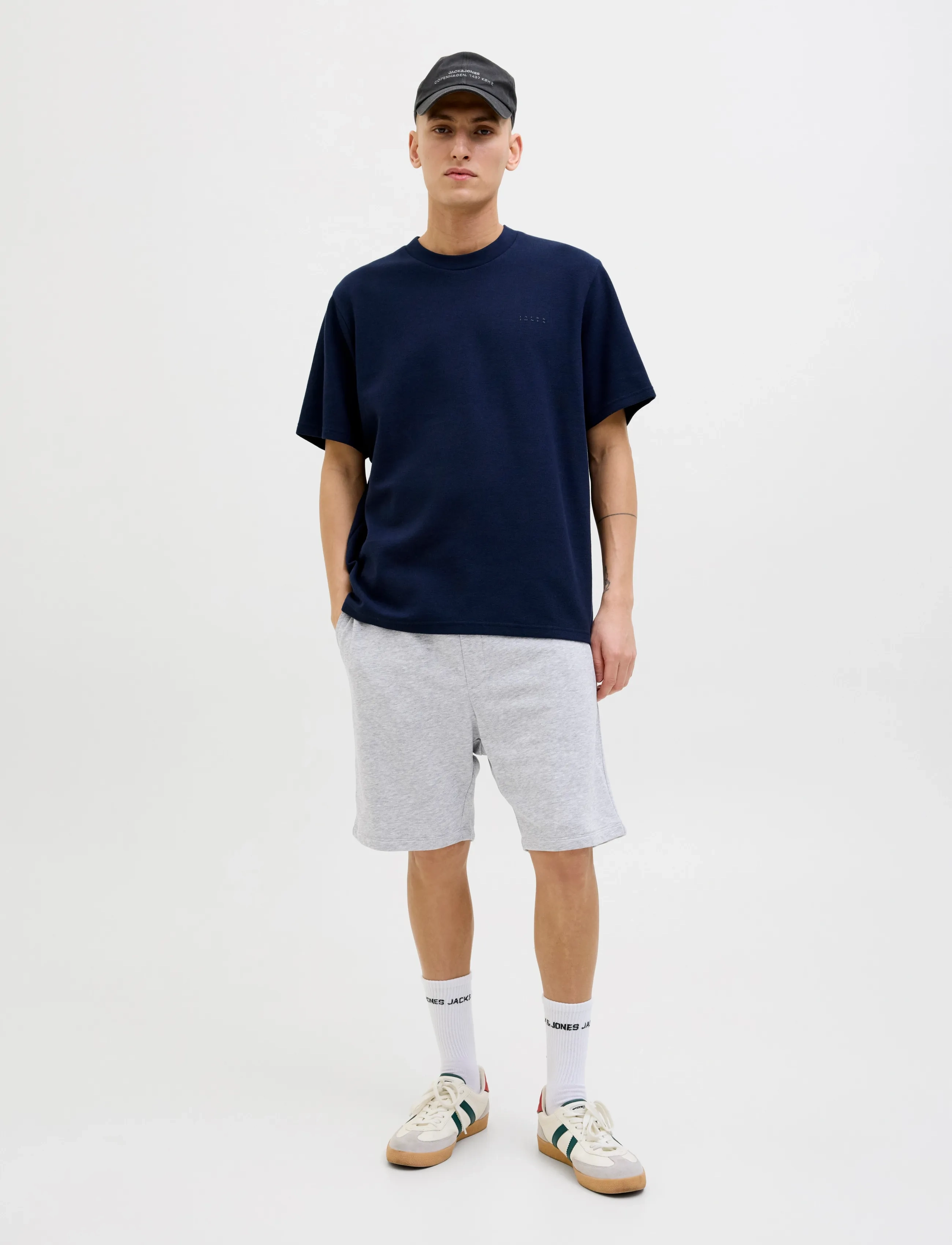 Jack & Jones JPSTGORDON BRADLEY SWEAT SHORTS MID NOOS - Kollektionen - LIGHT GREY MELANGE / grey