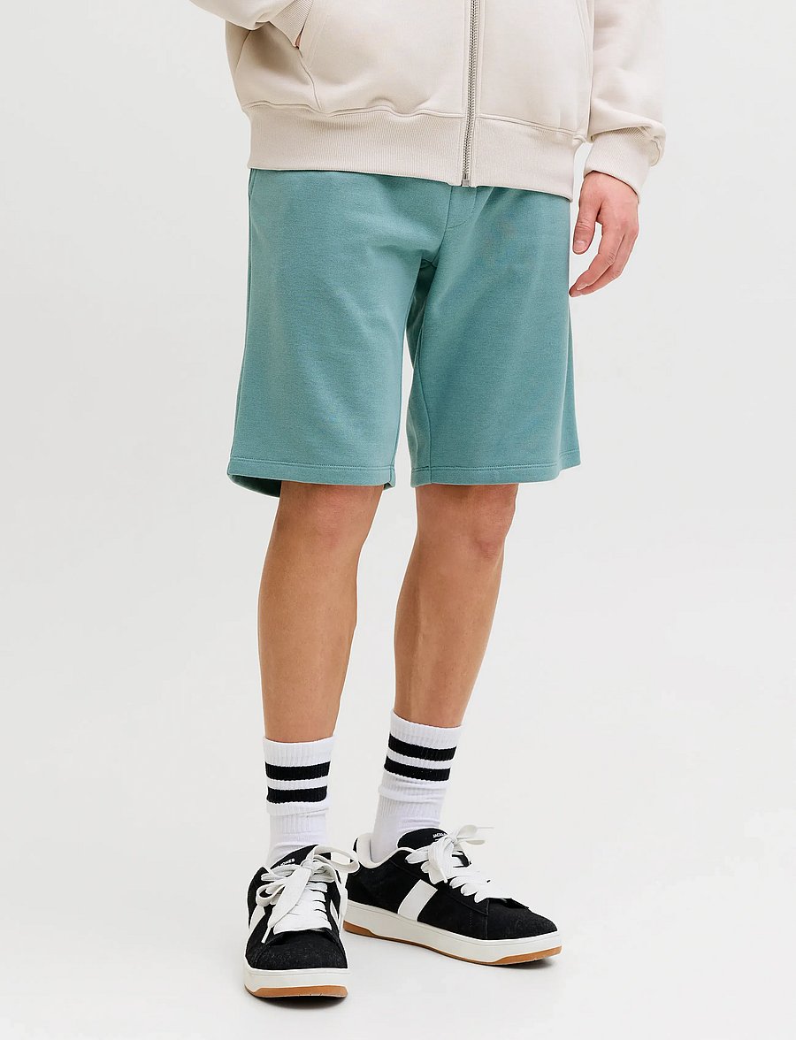 Jack & Jones - JPSTGORDON BRADLEY SWEAT SHORTS MID NOOS - sweatshorts - mineral blue - 0