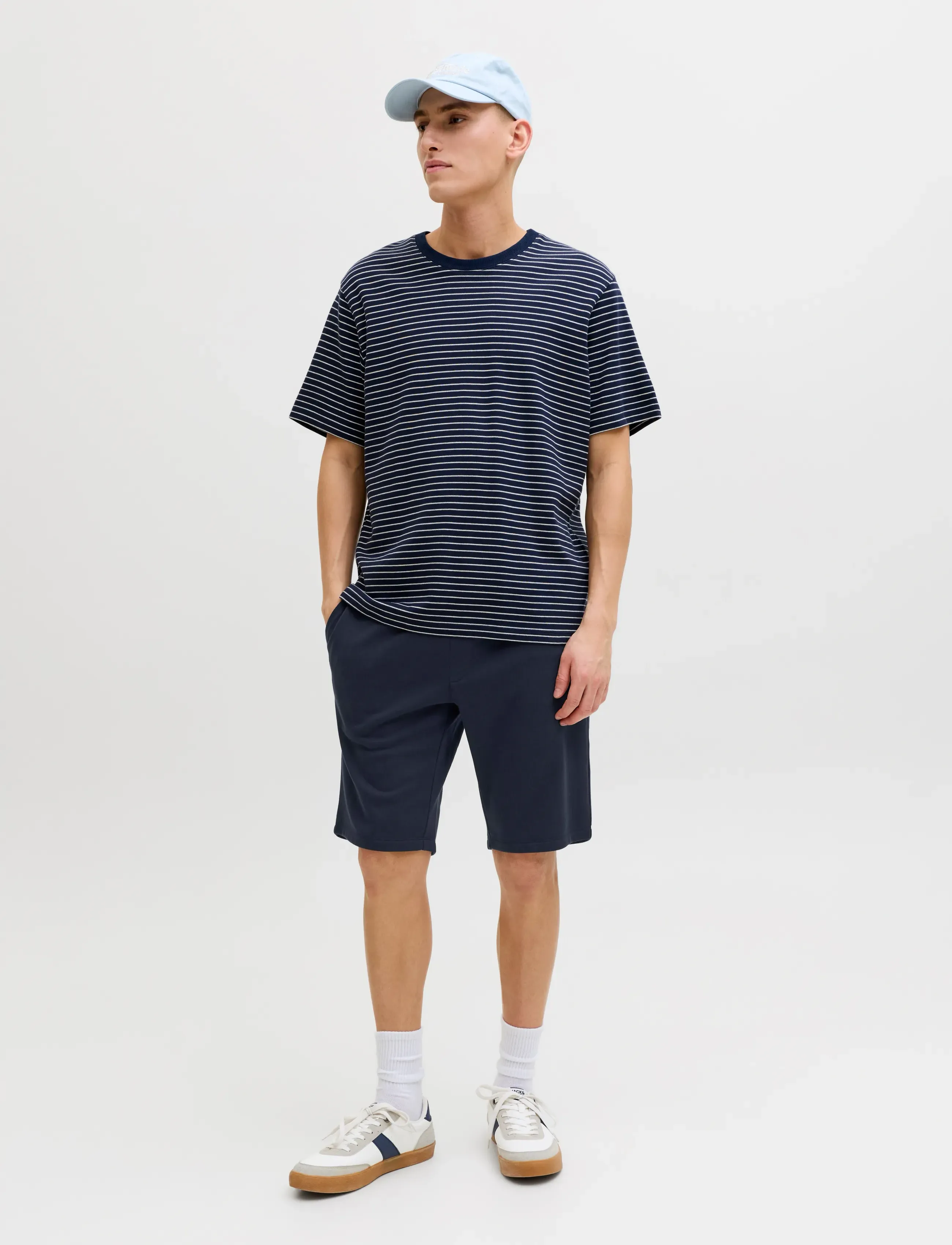 Jack & Jones - JPSTGORDON BRADLEY SWEAT SHORTS MID NOOS - lühikesed dressipüksid - navy blazer - 4