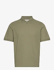 Jack & Jones - JJEMAC ZIP SS POLO SN - de laveste prisene - oil green - 0