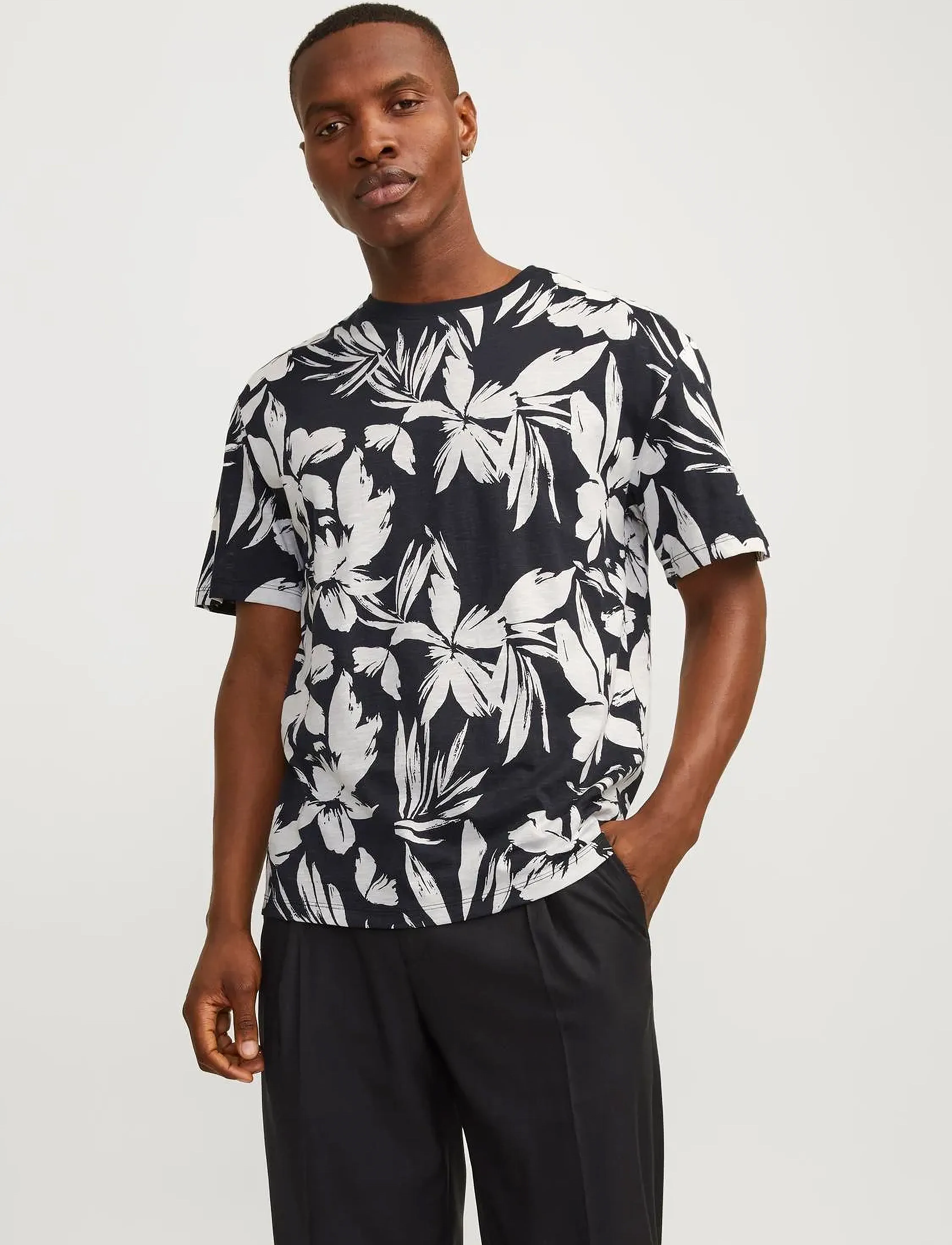 Jack & Jones - JJEJEFF AOP TEE SS SN - black - 0