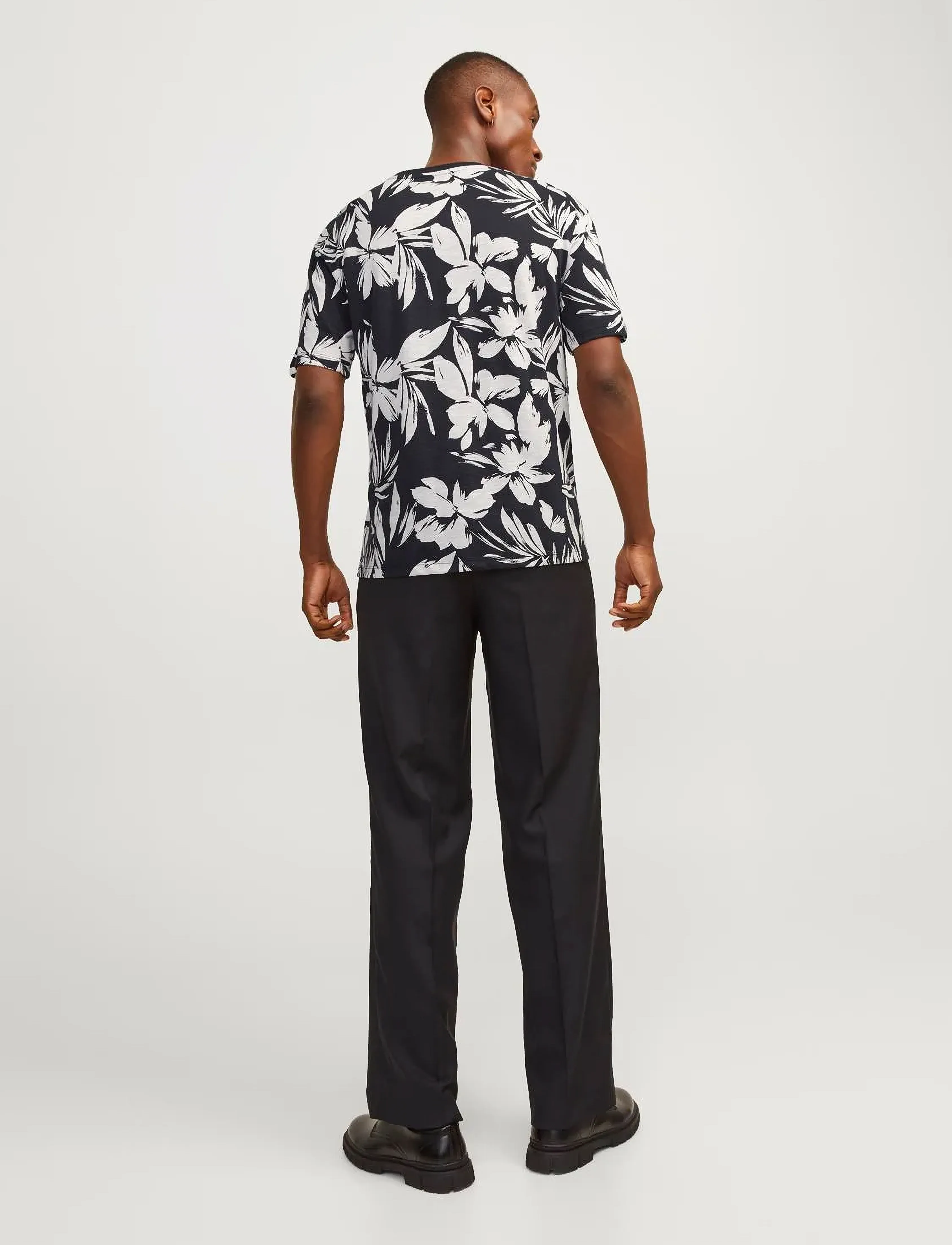 Jack & Jones - JJEJEFF AOP TEE SS SN - black - 2