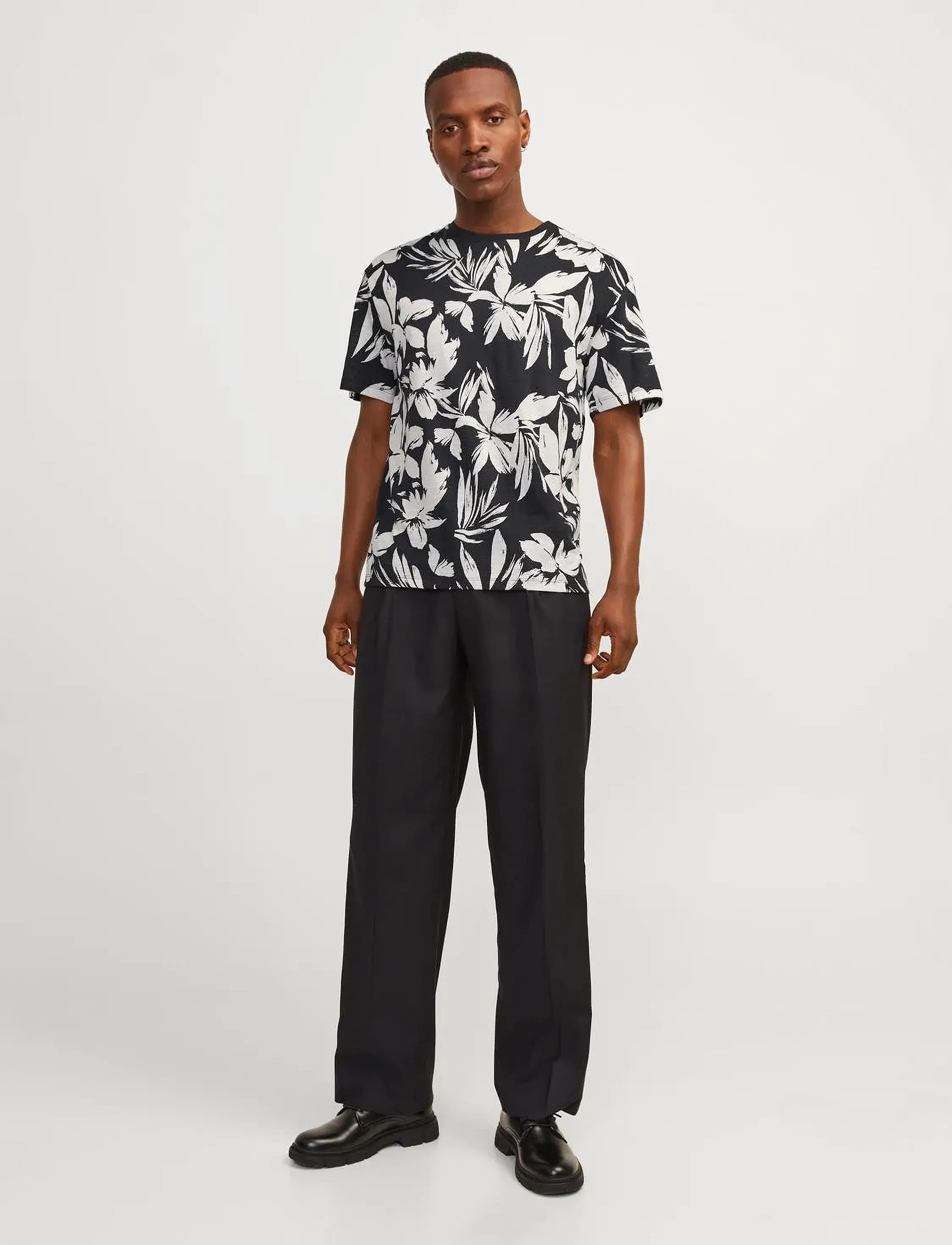 Jack & Jones - JJEJEFF AOP TEE SS SN - black - 5