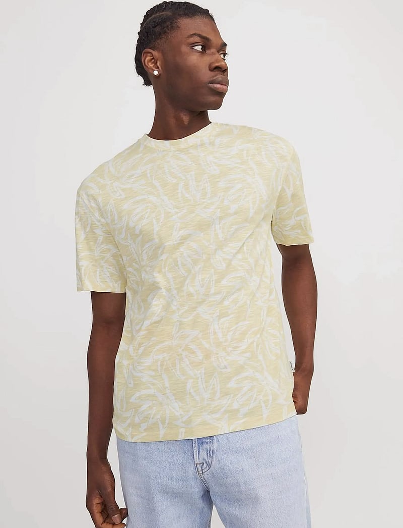 Jack & Jones - JORLAFAYETTE AOP TEE SS CREW NECK LN - kortærmede t-shirts - italian straw - 2