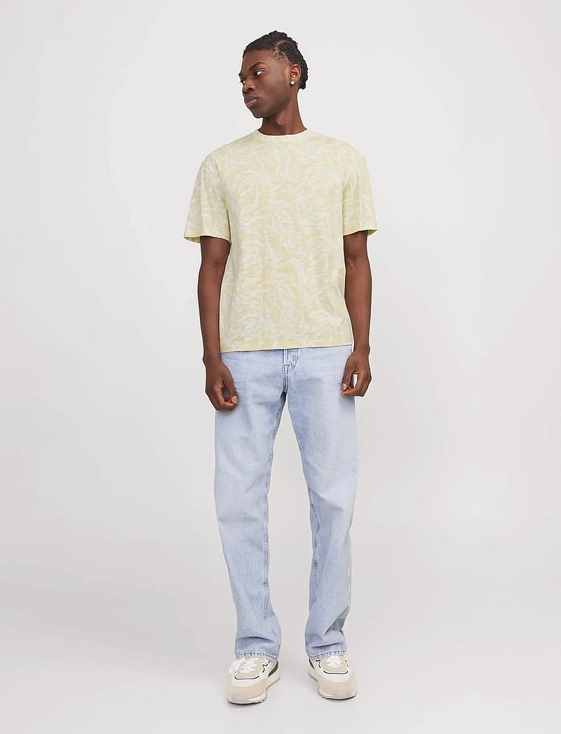 Jack & Jones - JORLAFAYETTE AOP TEE SS CREW NECK LN - kortærmede t-shirts - italian straw - 4