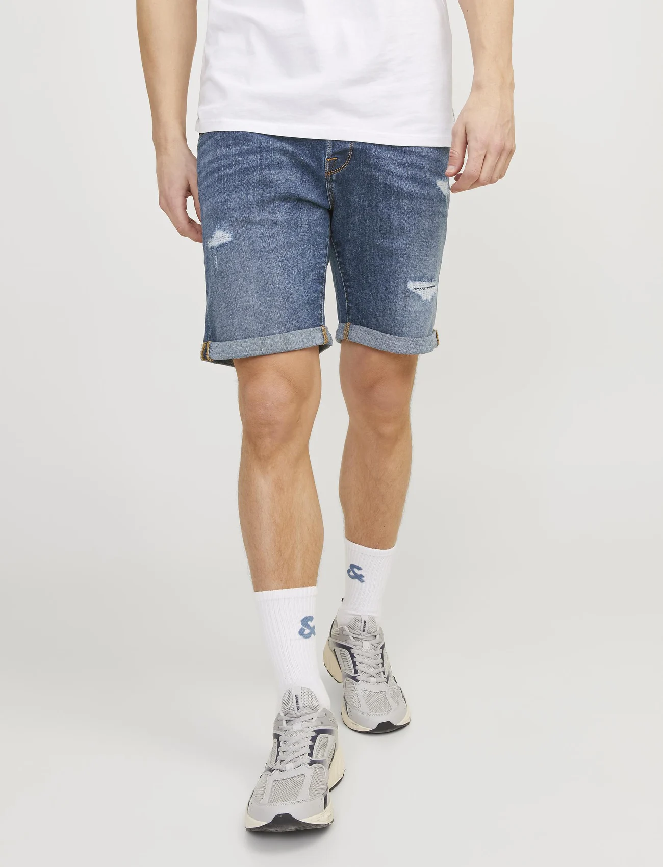 Jack & Jones - JJIRICK JJFOX SHORTS 50SPS CB 039 SN - jeans shorts - blue denim - 0