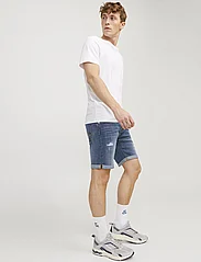 Jack & Jones - JJIRICK JJFOX SHORTS 50SPS CB 039 SN - jeans shorts - blue denim - 7