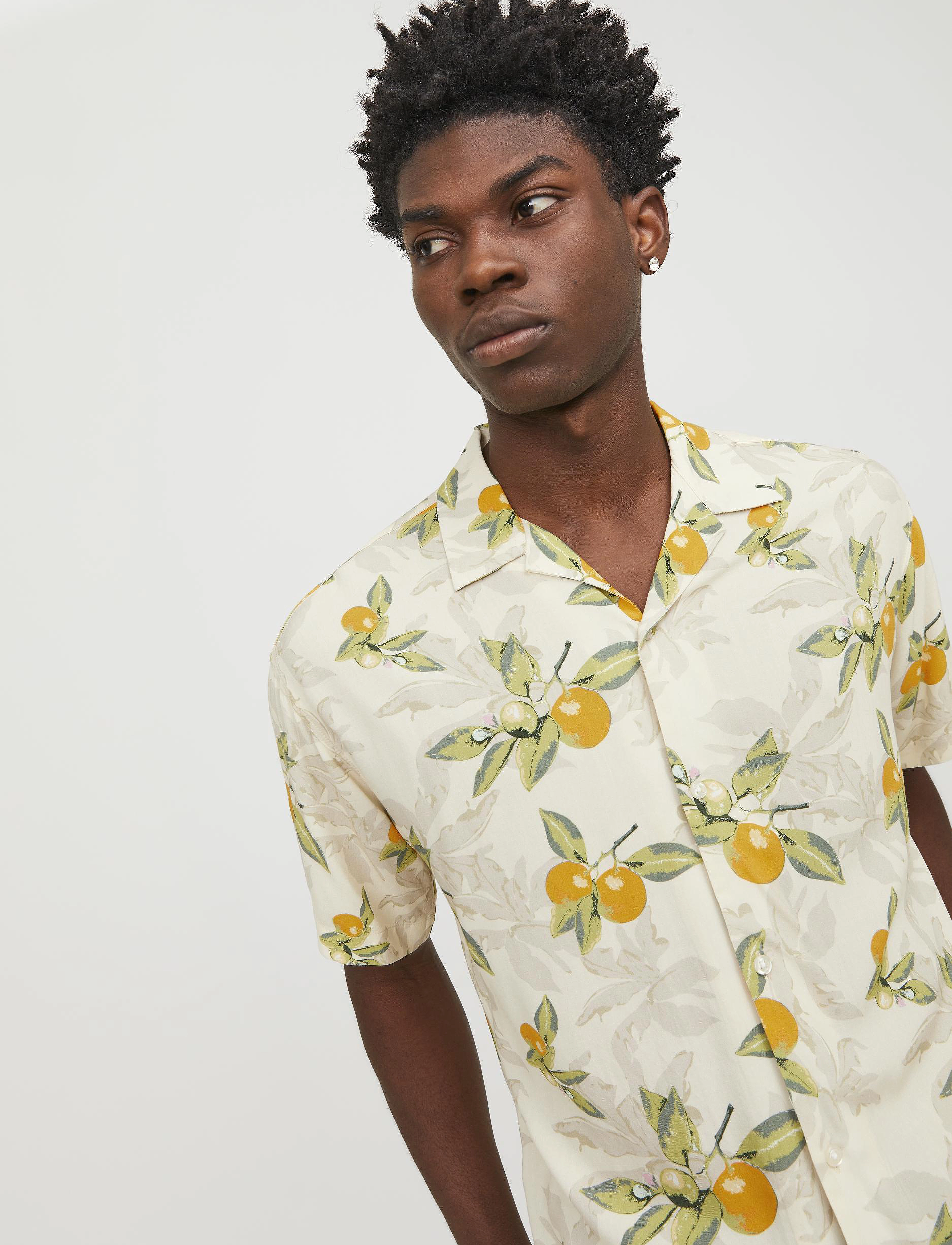 Jack & Jones - JORLUKE TAMPA AOP SHIRT SS SN - buttercream - 4
