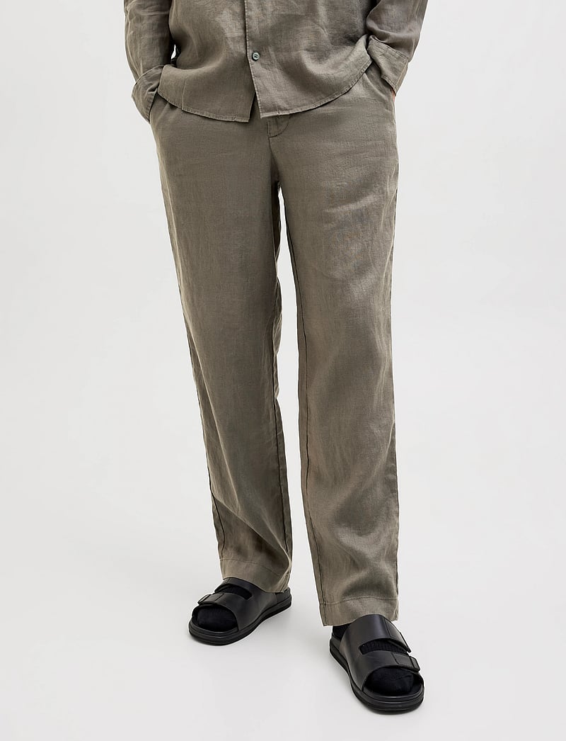 Jack & Jones - JPSTKARL LAWRENCE LINEN CHINO SN - leinenhosen - tea leaf - 0