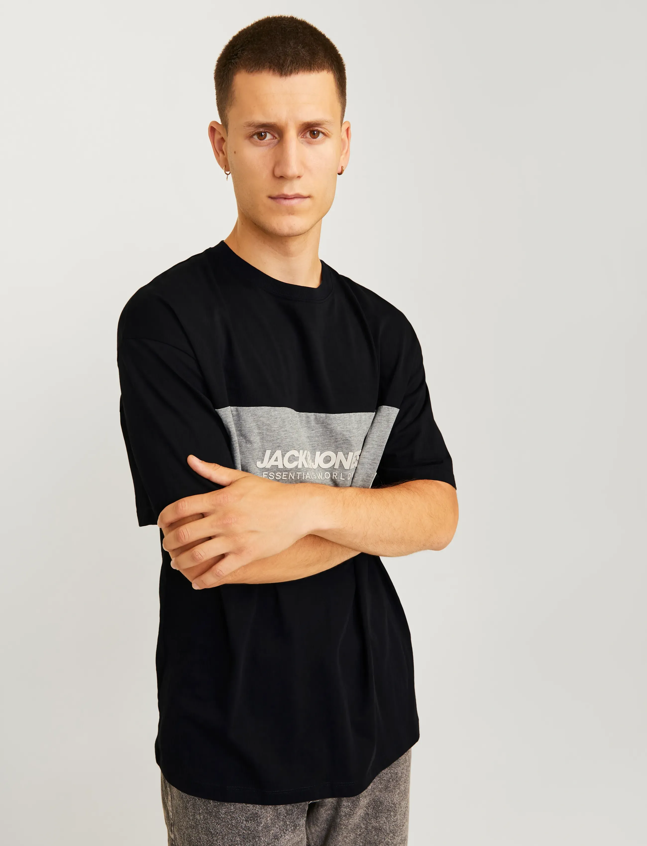 Jack & Jones - JJELEGACY BLOCKING TEE SS O-NECK NOOS - short-sleeved t-shirts - black - 5
