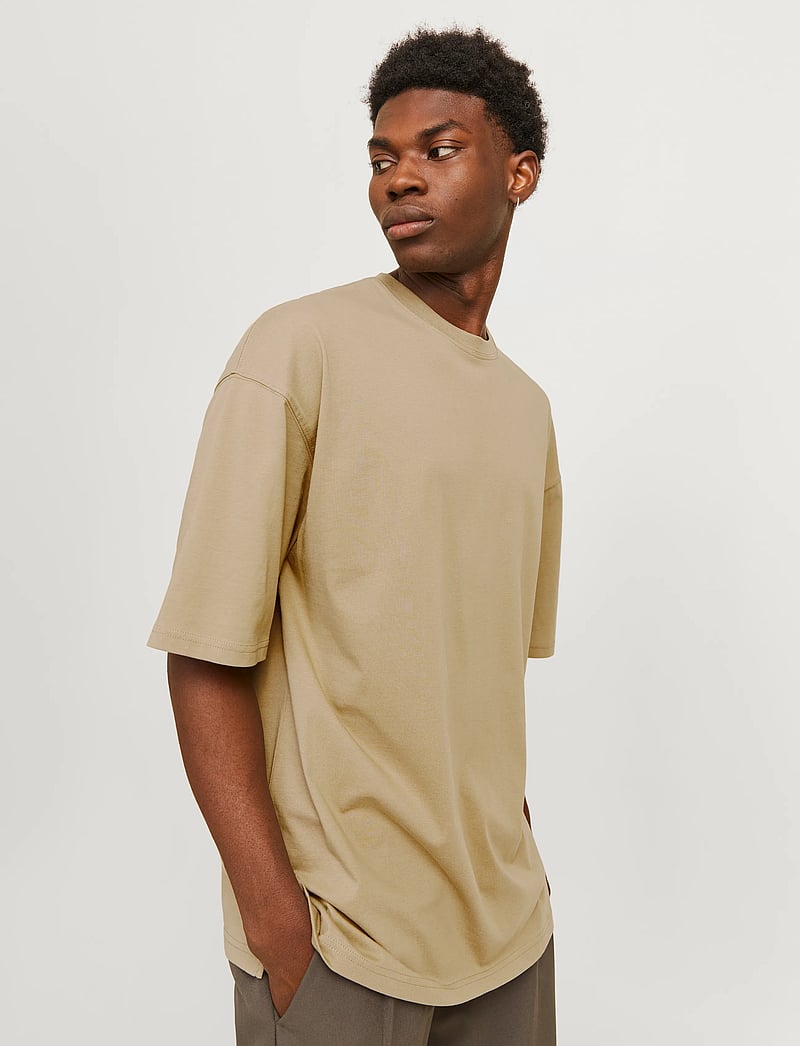 Jack & Jones - JJECHARGE TEE O-NECK NOOS - short-sleeved t-shirts - coriander - 5