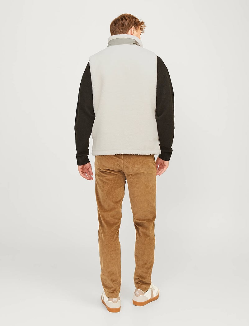 Jack & Jones - JORVESTERBRO TEDDY BODYWARMER AW24 NOOS - kamizelki - cloud dancer - 2