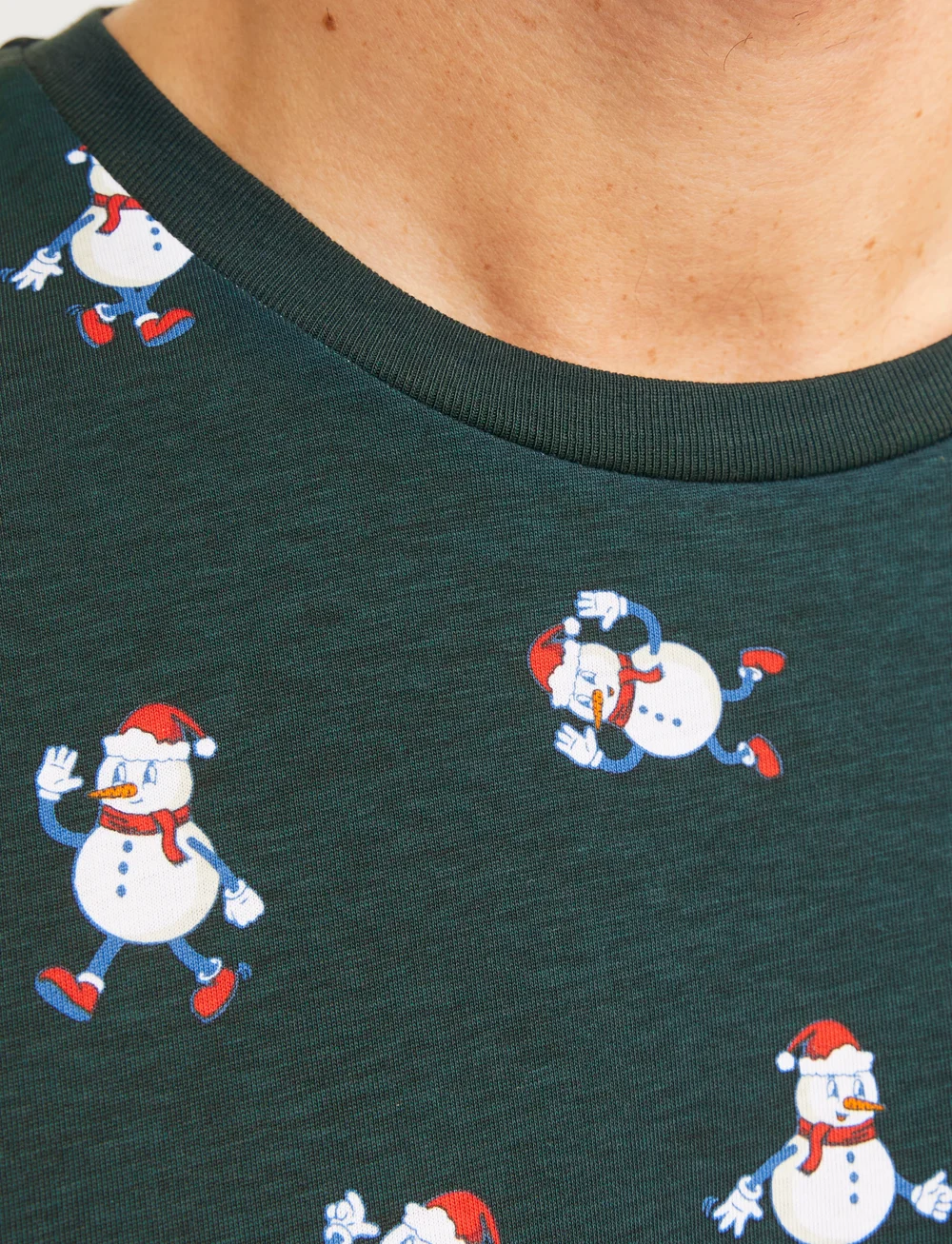 Jack & Jones - JJXMAS MERRY AOP TEE SS CREW NECK - krótki rękaw - scarab - 4