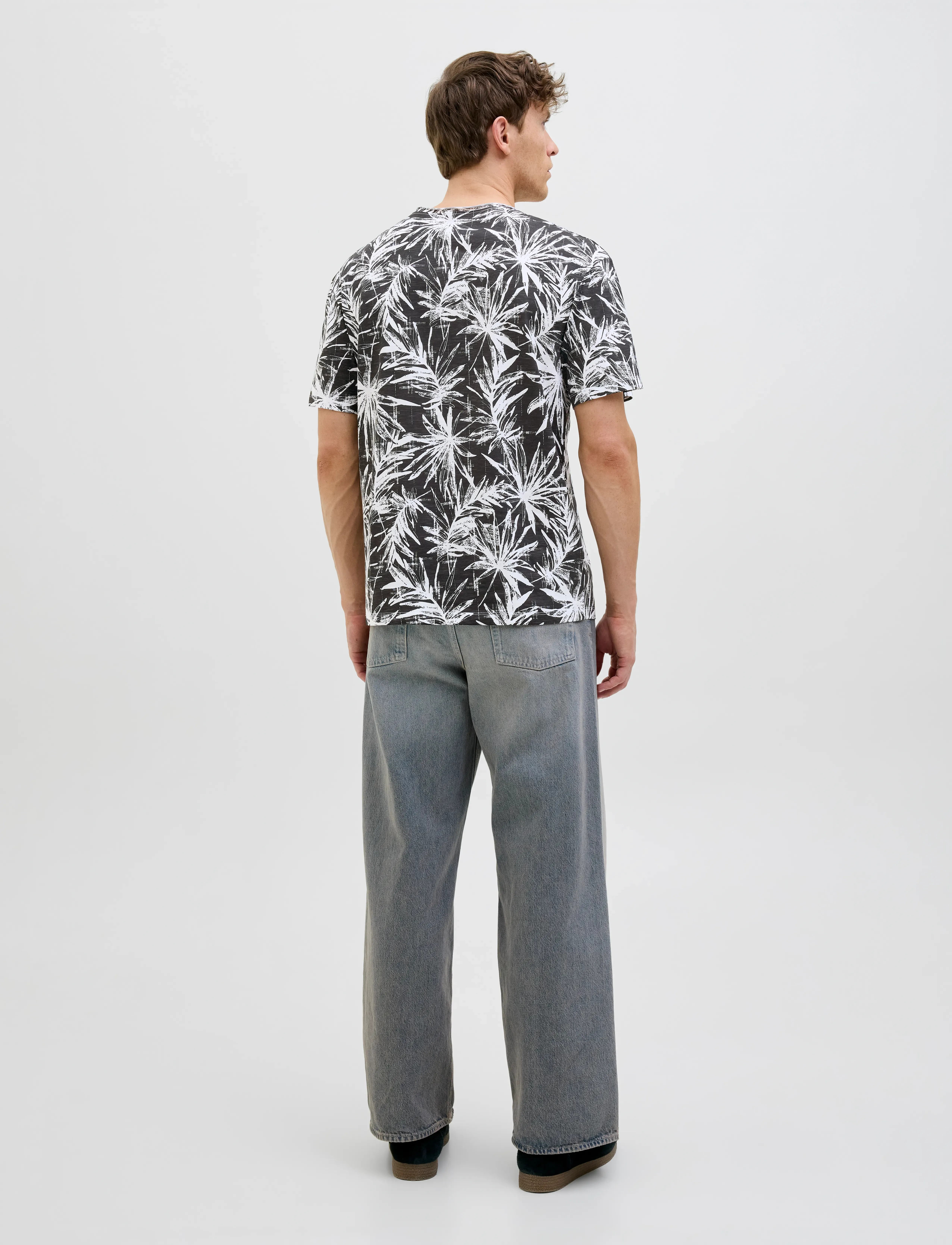 Jack & Jones - JJEBRYAN AOP TEE S/S O-NECK SN - short-sleeved t-shirts - black - 2