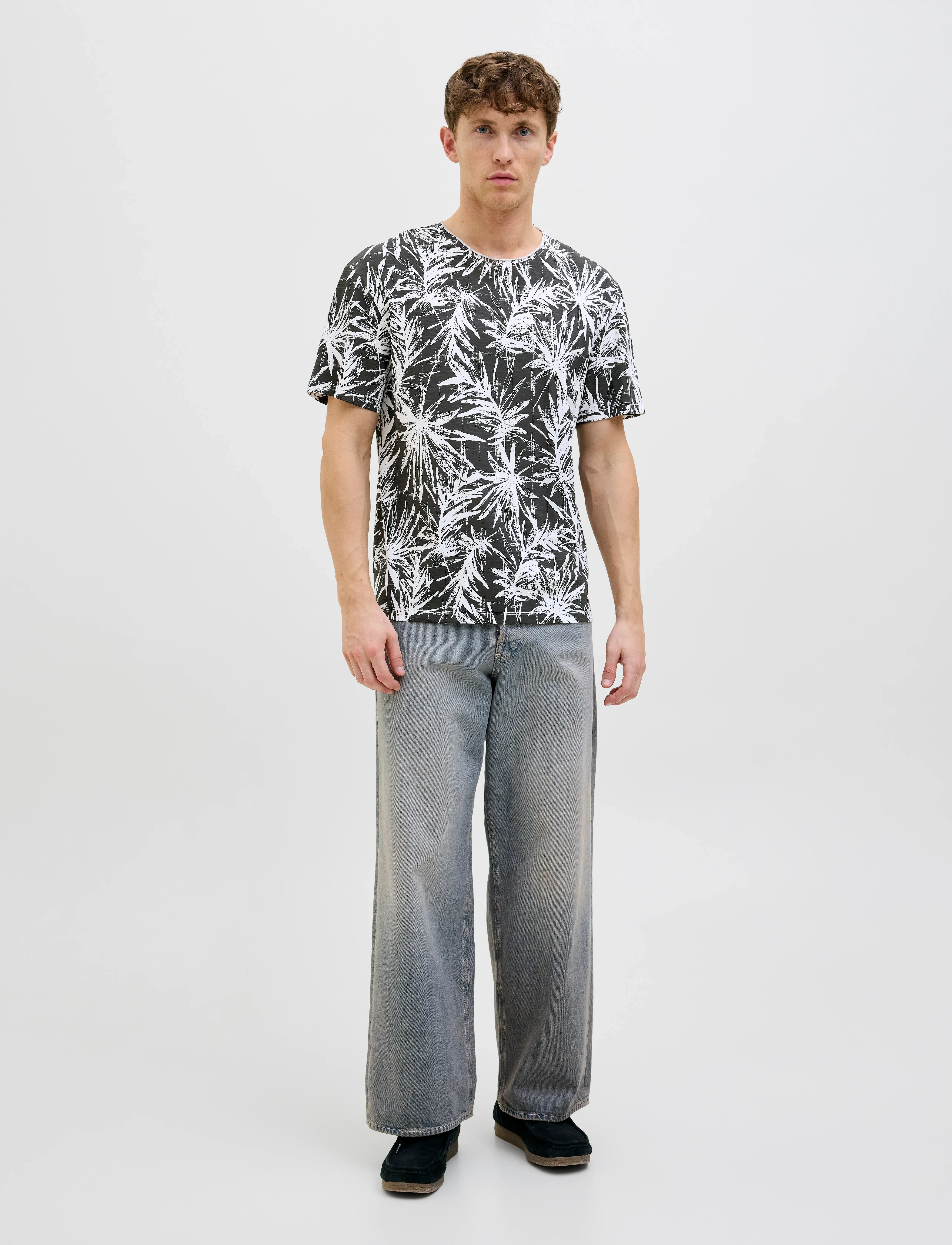 Jack & Jones - JJEBRYAN AOP TEE S/S O-NECK SN - short-sleeved t-shirts - black - 5