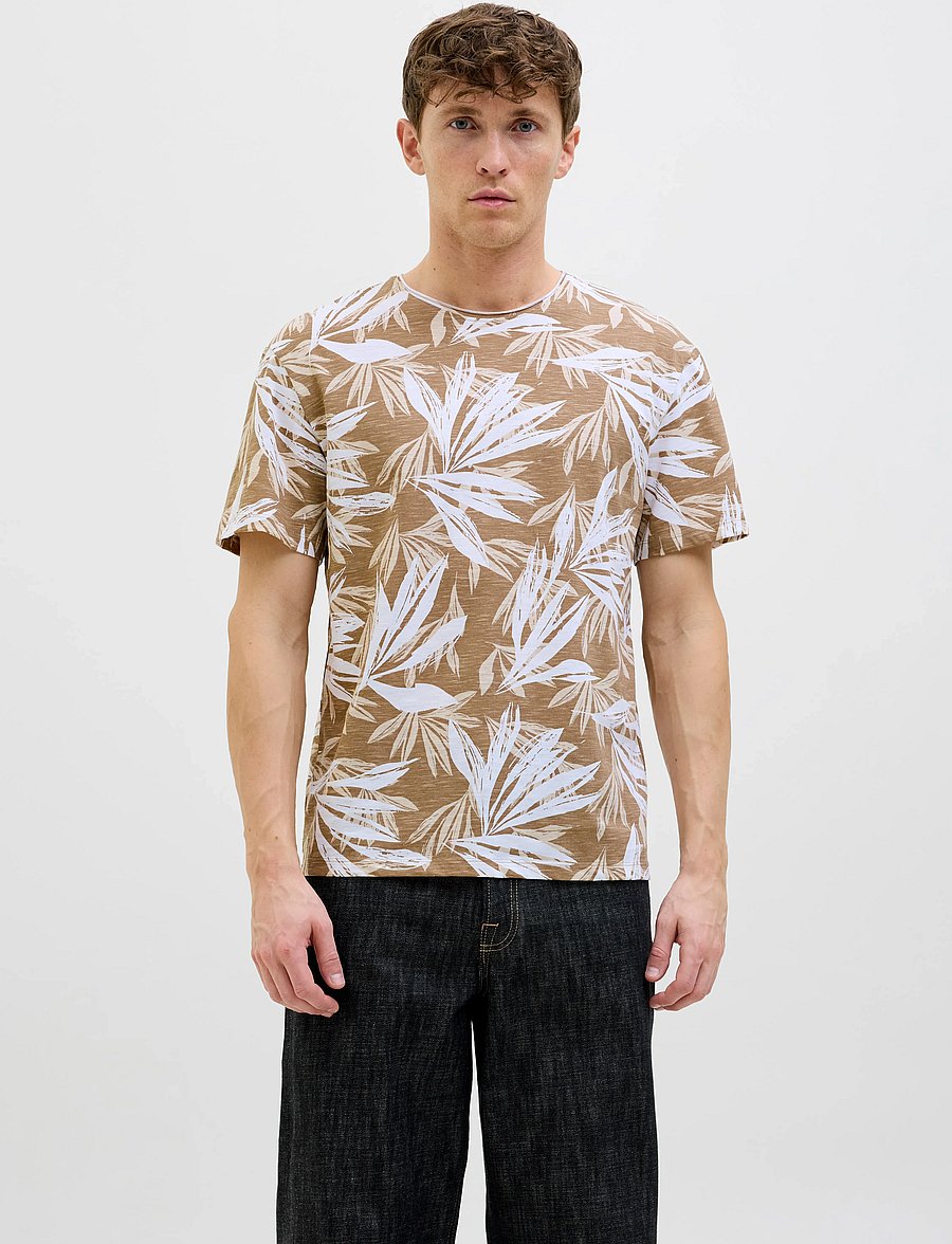 Jack & Jones - JJEBRYAN AOP TEE S/S O-NECK SN - kurzärmelige t-shirts - coriander - 0