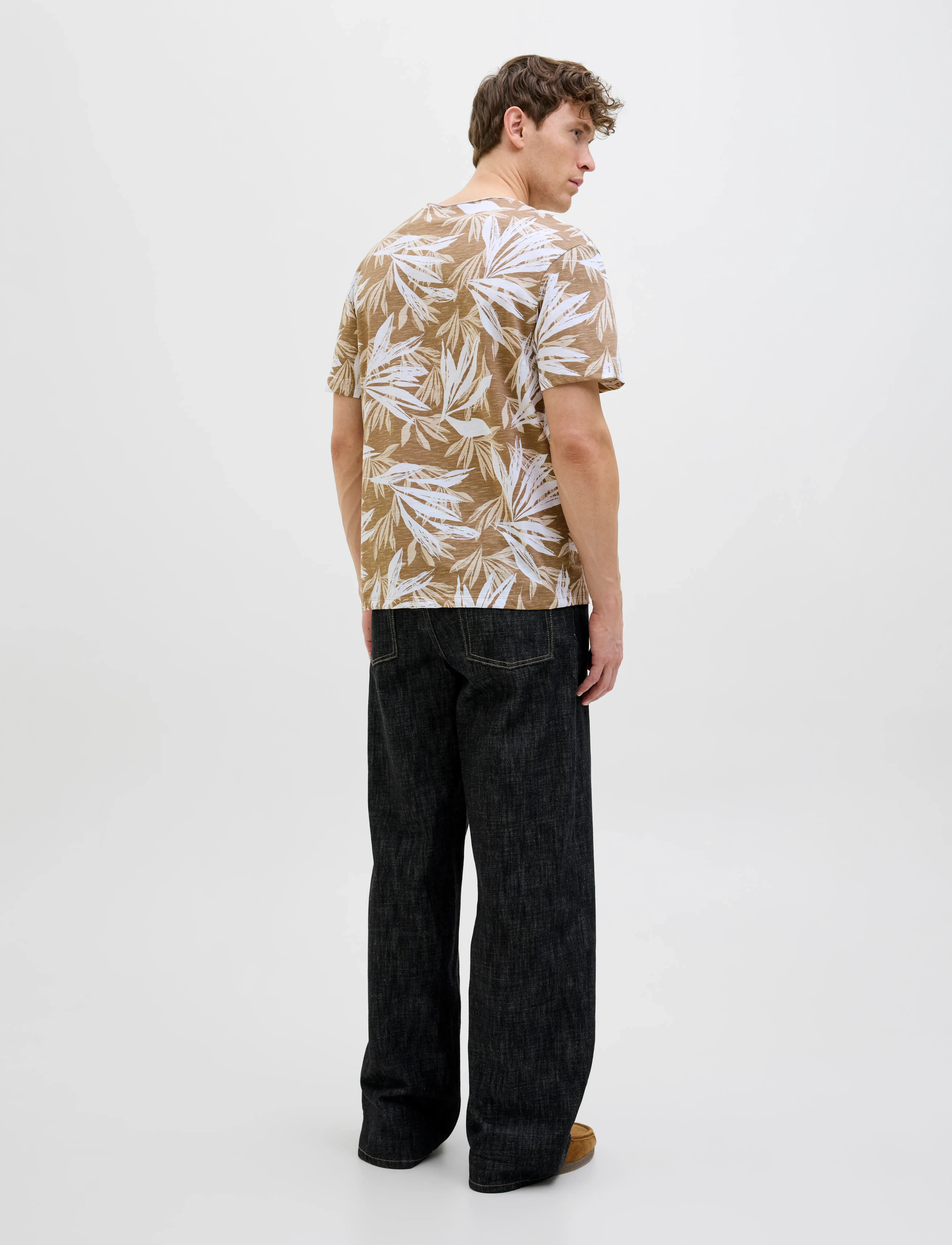 Jack & Jones - JJEBRYAN AOP TEE S/S O-NECK SN - stutterma bolir - coriander - 2