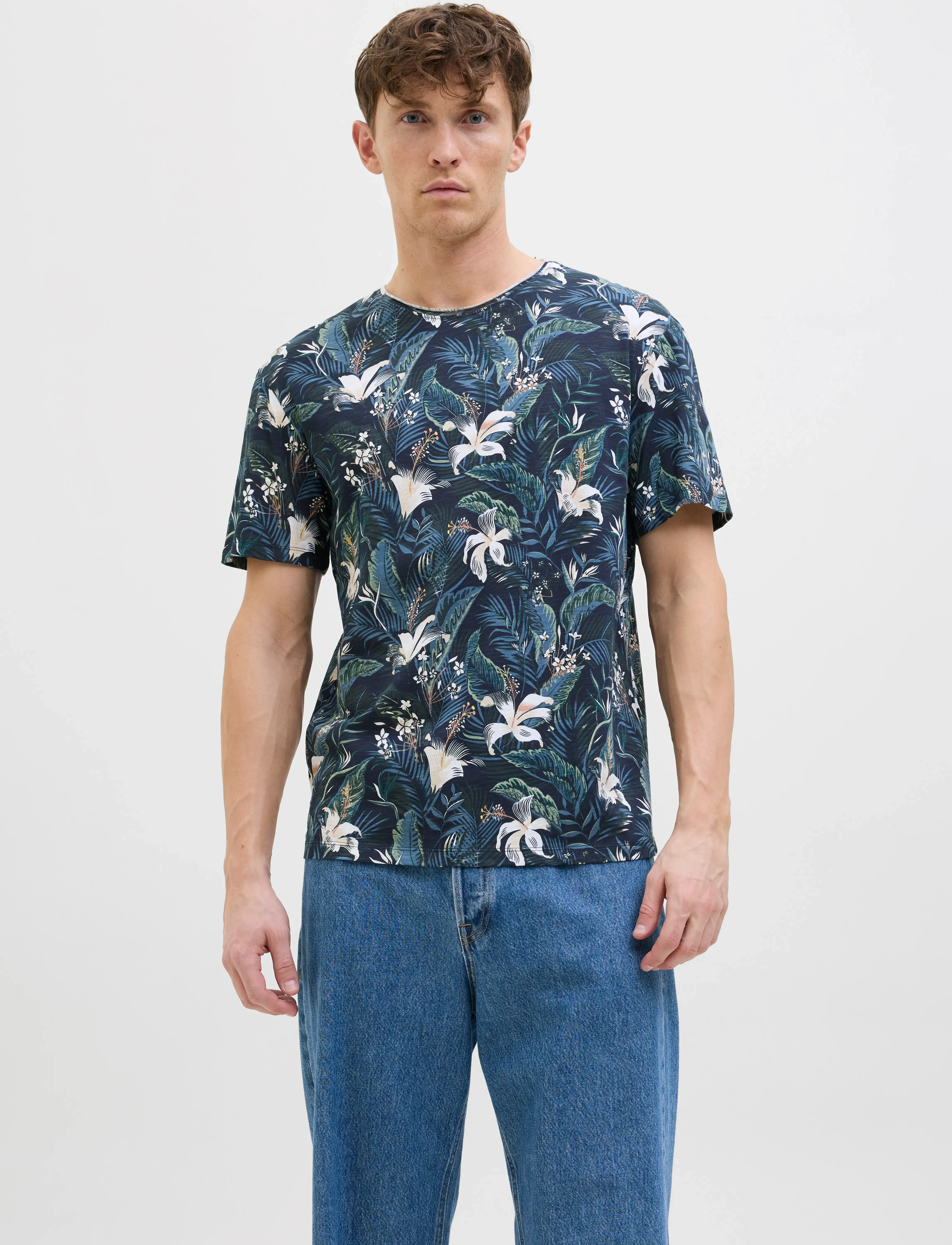 Jack & Jones JJEBRYAN AOP TEE S/S O-NECK SN - Kleidung - SKY CAPTAIN / navy