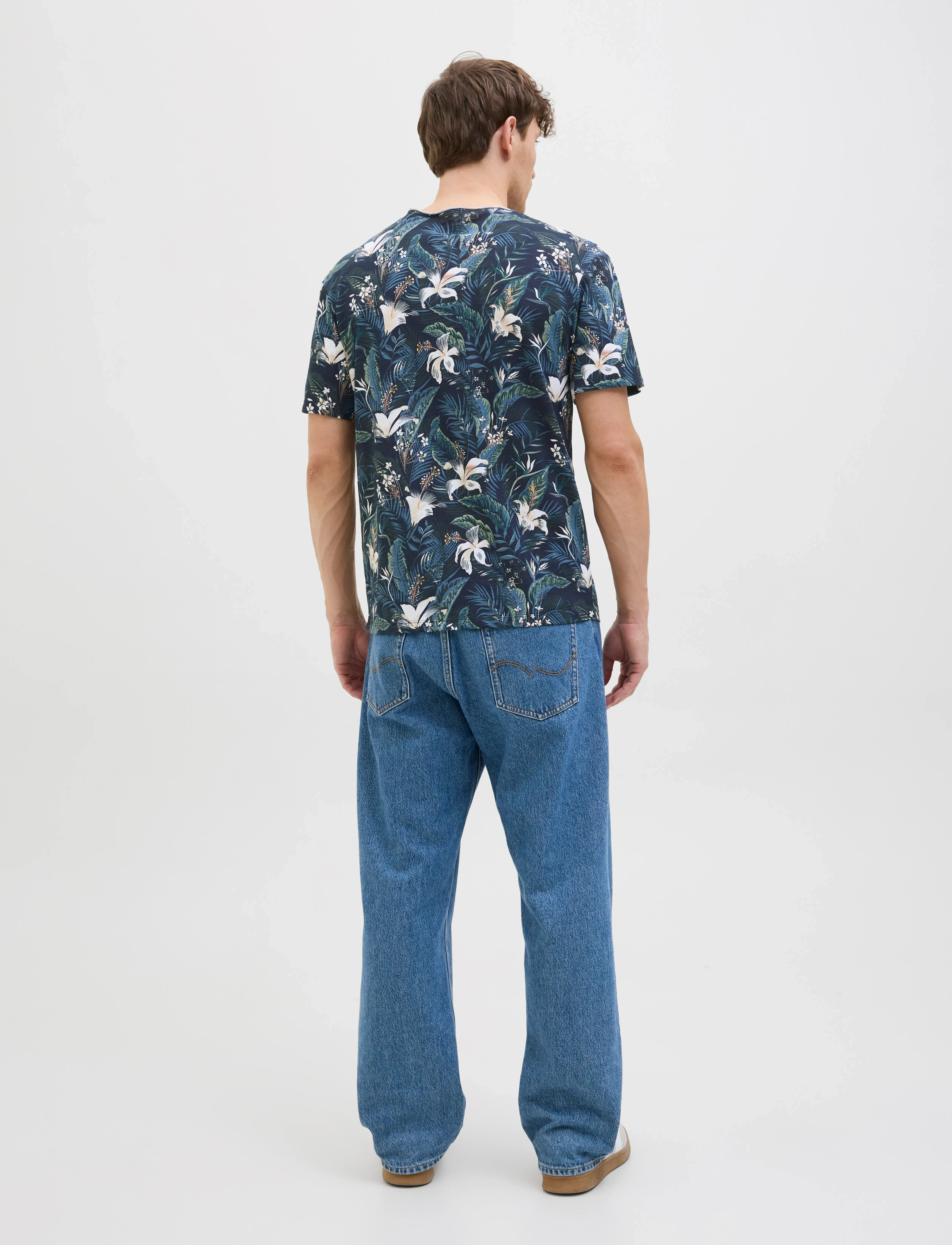 Jack & Jones - JJEBRYAN AOP TEE S/S O-NECK SN - short-sleeved t-shirts - sky captain - 2