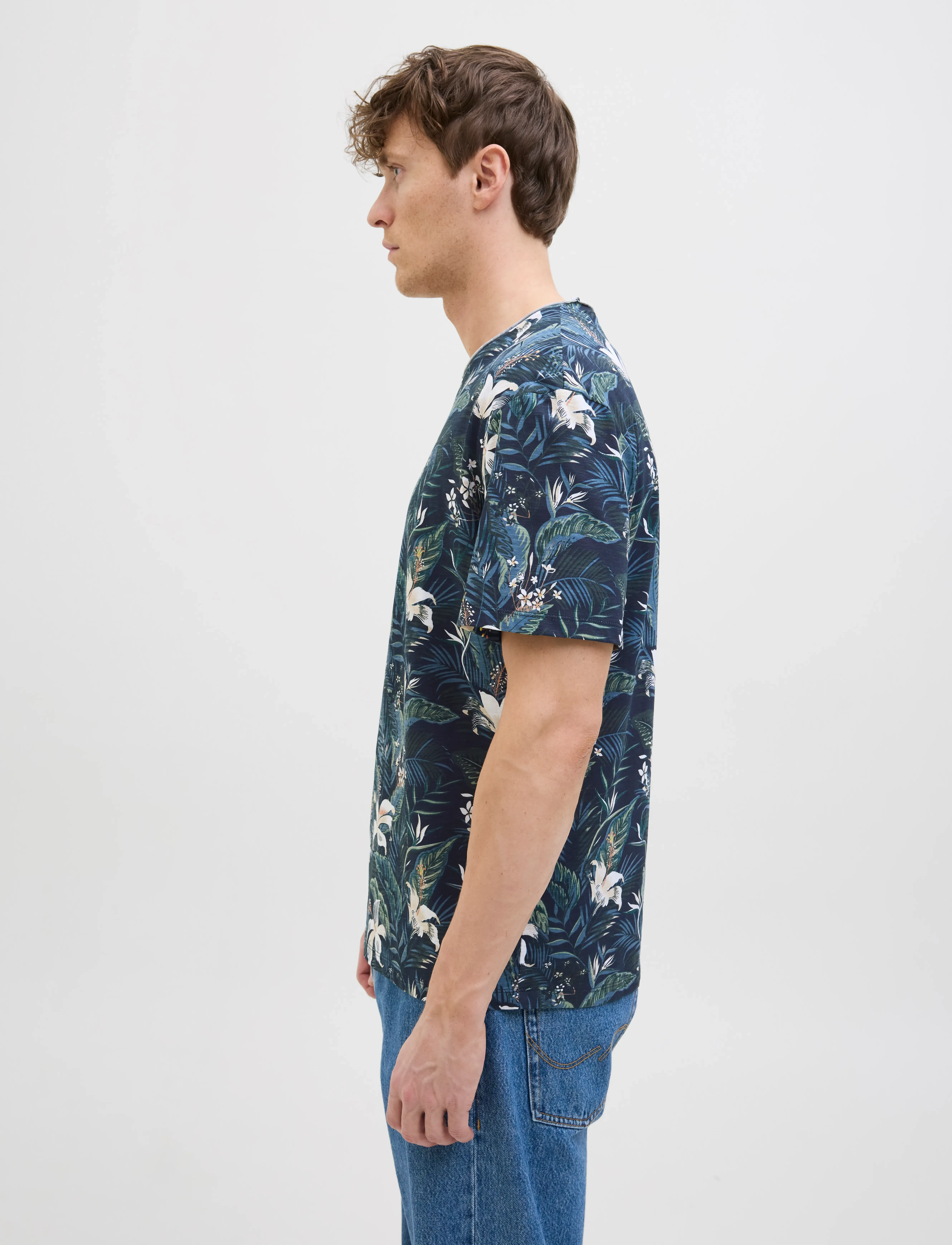 Jack & Jones - JJEBRYAN AOP TEE S/S O-NECK SN - short-sleeved t-shirts - sky captain - 3