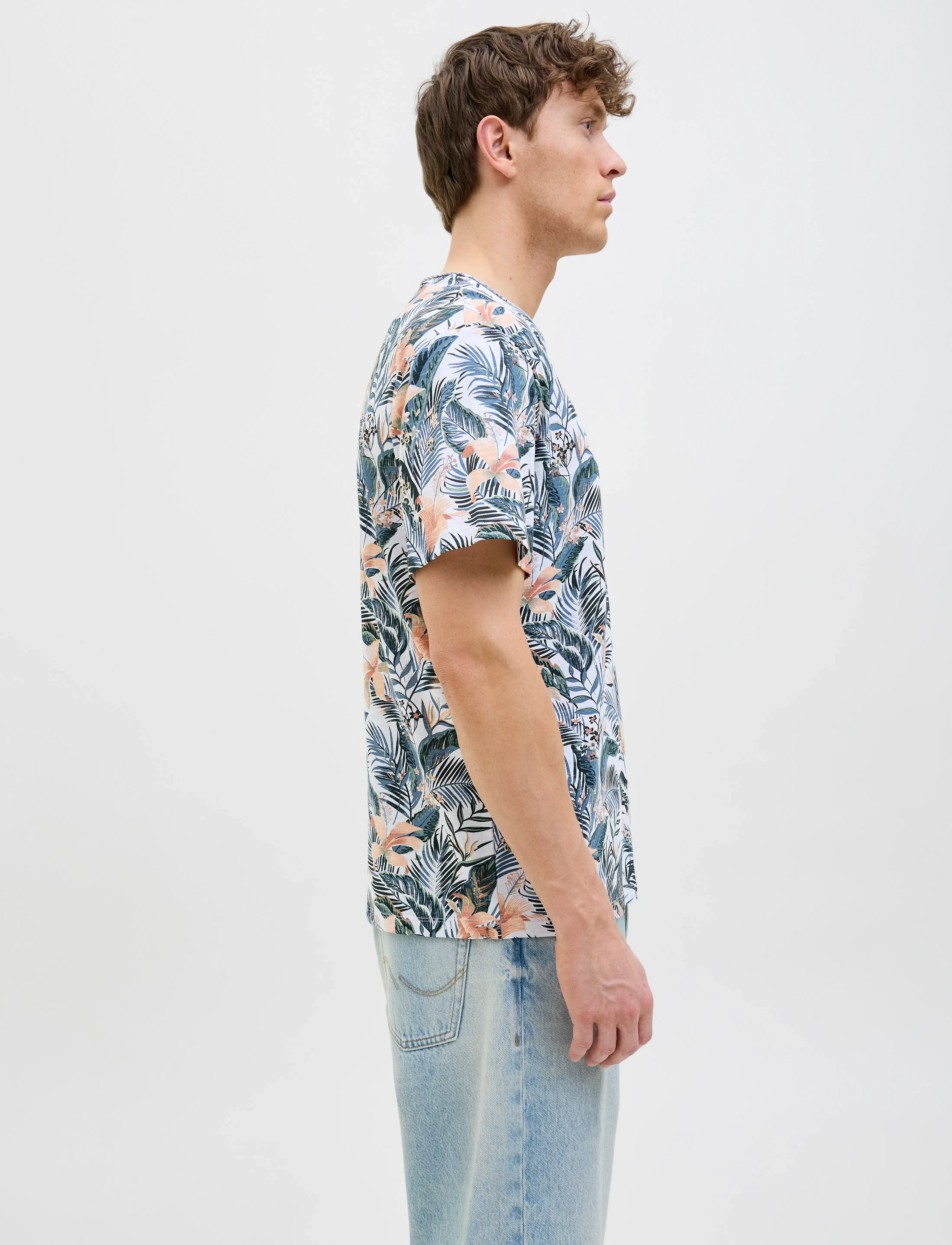 Jack & Jones - JJEBRYAN AOP TEE S/S O-NECK SN - short-sleeved t-shirts - white - 3