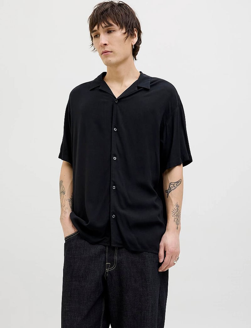 Jack & Jones - JJEJEFF SOLID RESORT SHIRT S/S SN - kortärmade skjortor - black - 0
