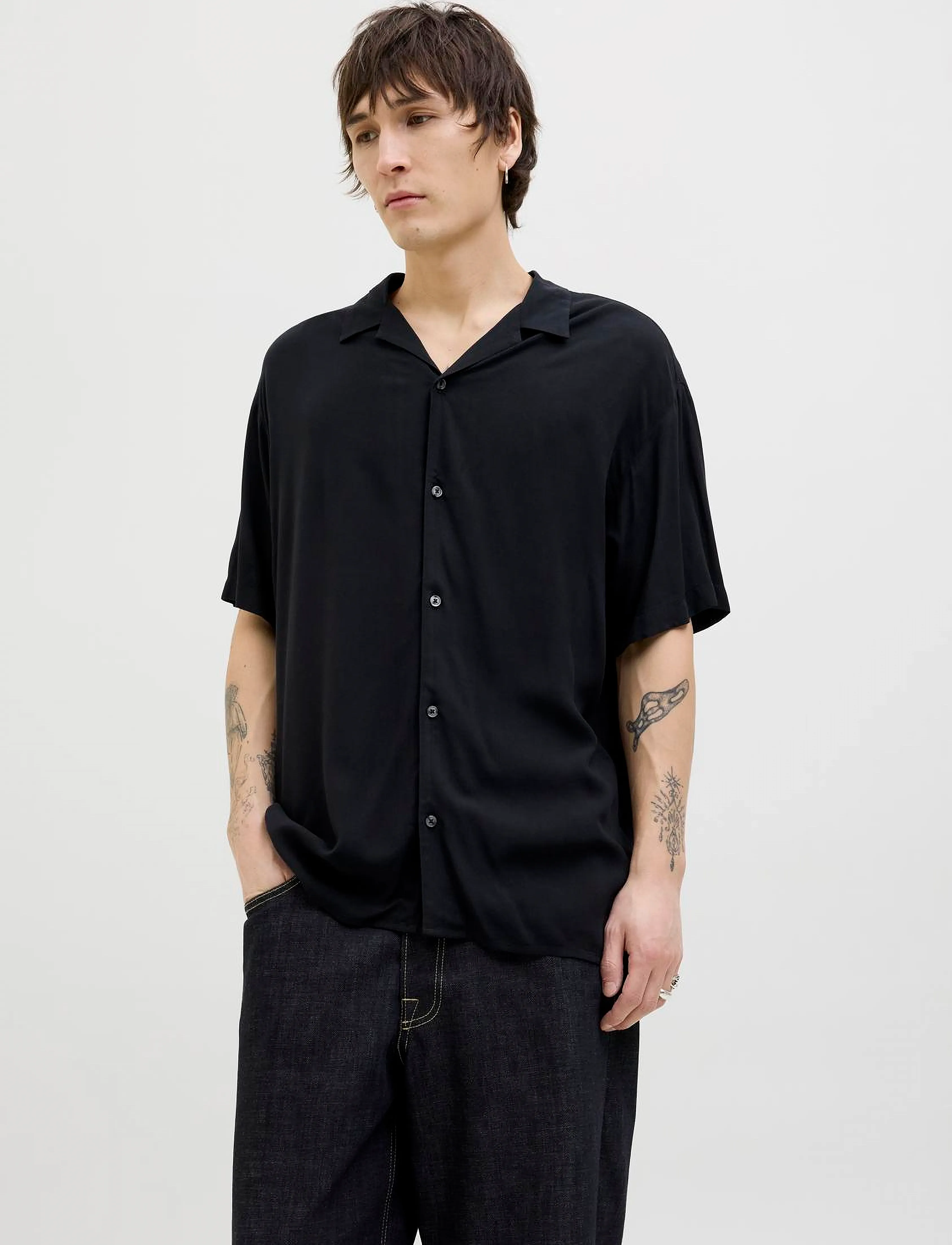 Jack & Jones - JJEJEFF SOLID RESORT SHIRT S/S SN - kurzarmhemden - black - 0