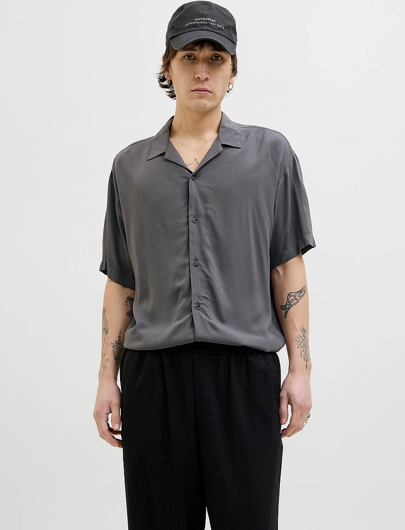 Jack & Jones - JJEJEFF SOLID RESORT SHIRT S/S SN - kurzarmhemden - castlerock - 0