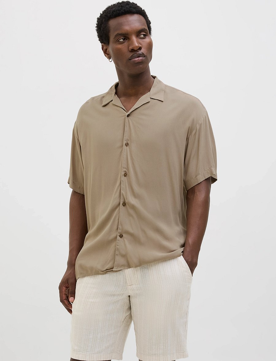 Jack & Jones - JJEJEFF SOLID RESORT SHIRT S/S SN - kurzarmhemden - coriander - 0