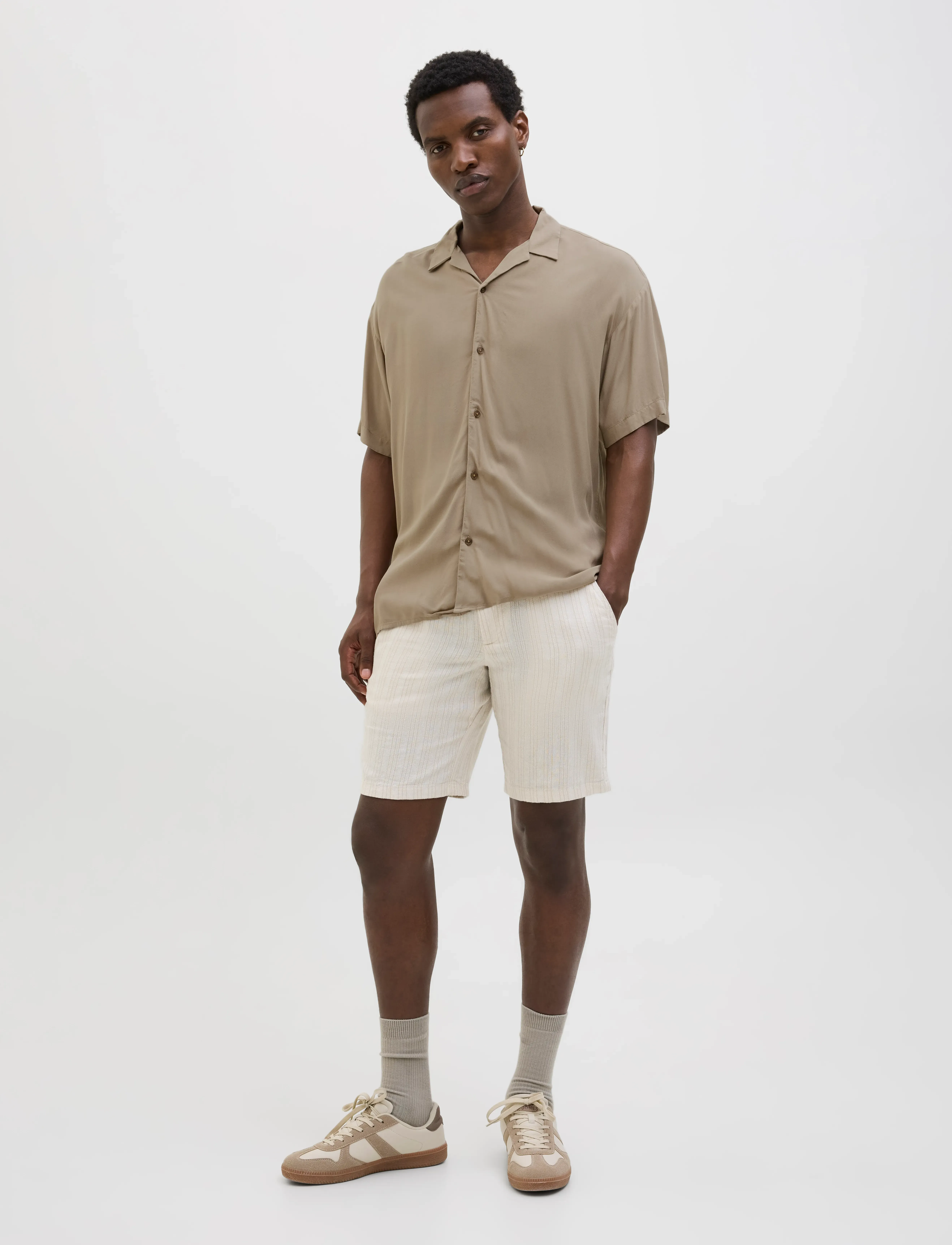 Jack & Jones - JJEJEFF SOLID RESORT SHIRT S/S SN - kurzarmhemden - coriander - 4
