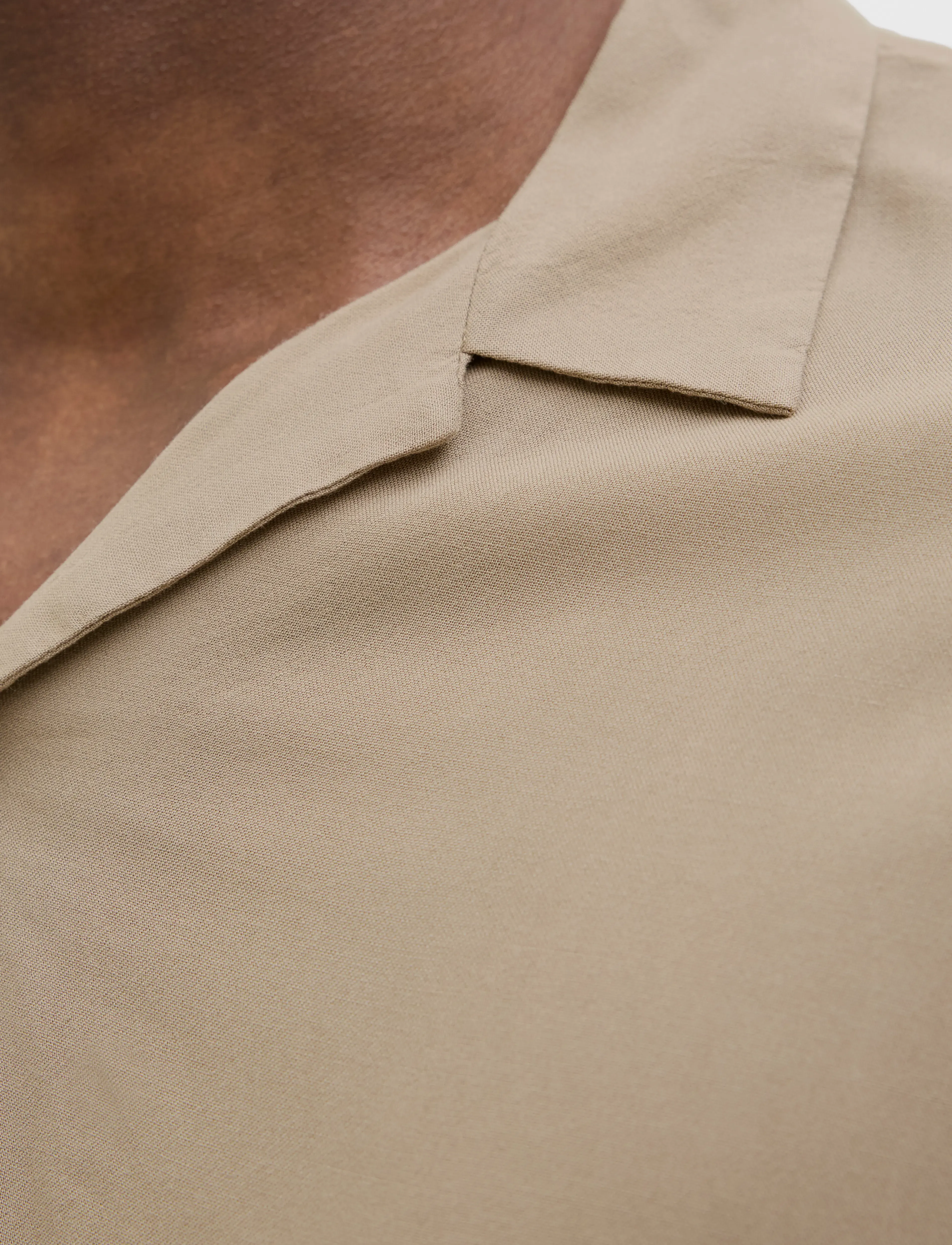 Jack & Jones - JJEJEFF SOLID RESORT SHIRT S/S SN - kurzarmhemden - coriander - 5