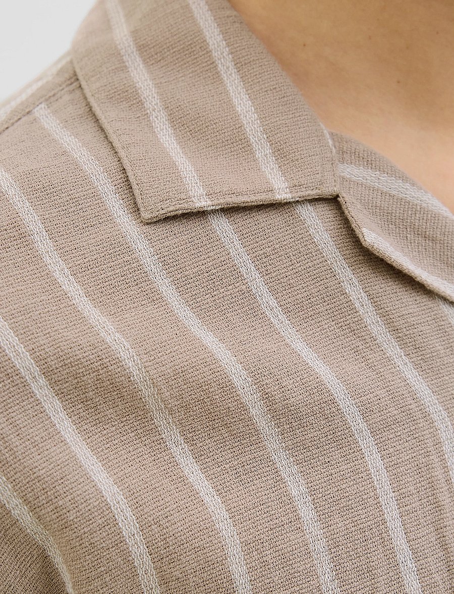 Jack & Jones - JJEENZO STRIPE RESORT SHIRT SS SN - marškiniai trumpomis rankovėmis - crockery - 0