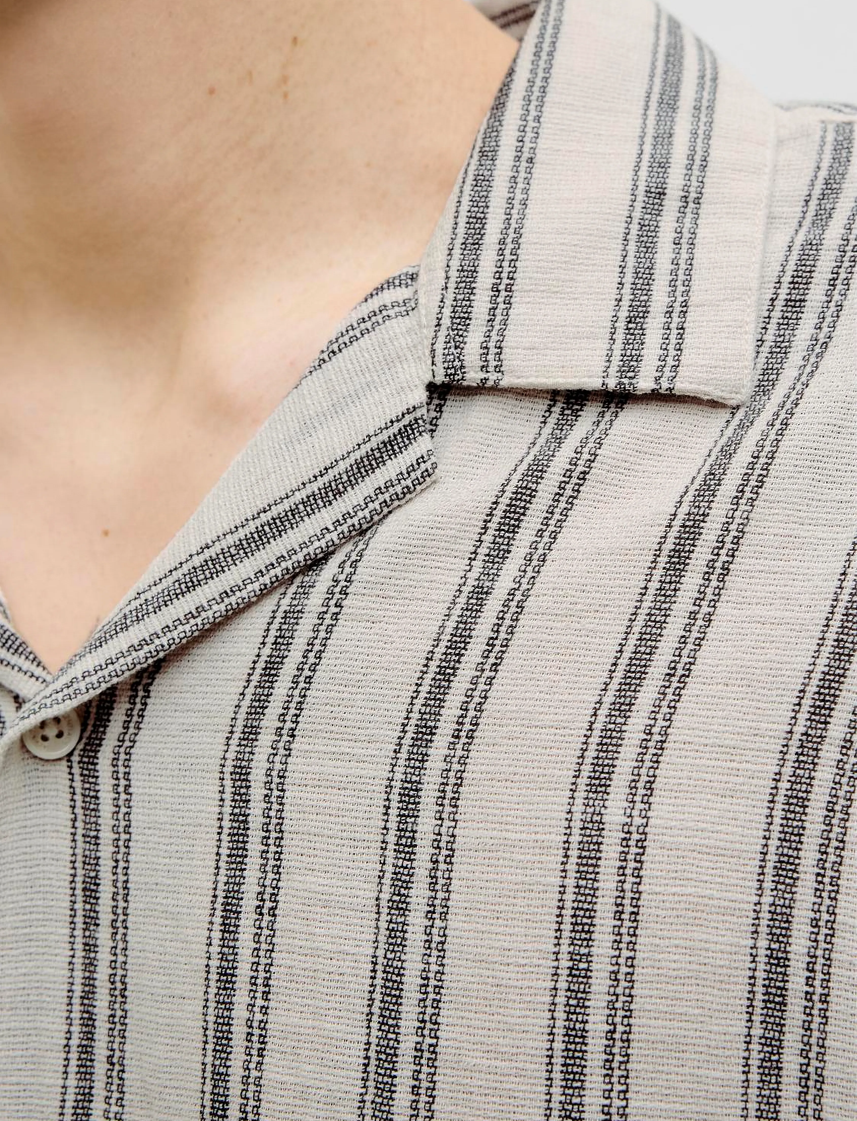 Jack & Jones JJEENZO STRIPE RESORT SHIRT SS SN - Skjorter - MOONBEAM / cream
