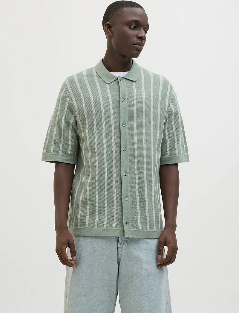 Jack & Jones - JJEMIL KNIT STRIPED SHIRT SS - short-sleeved shirts - iceberg green - 0