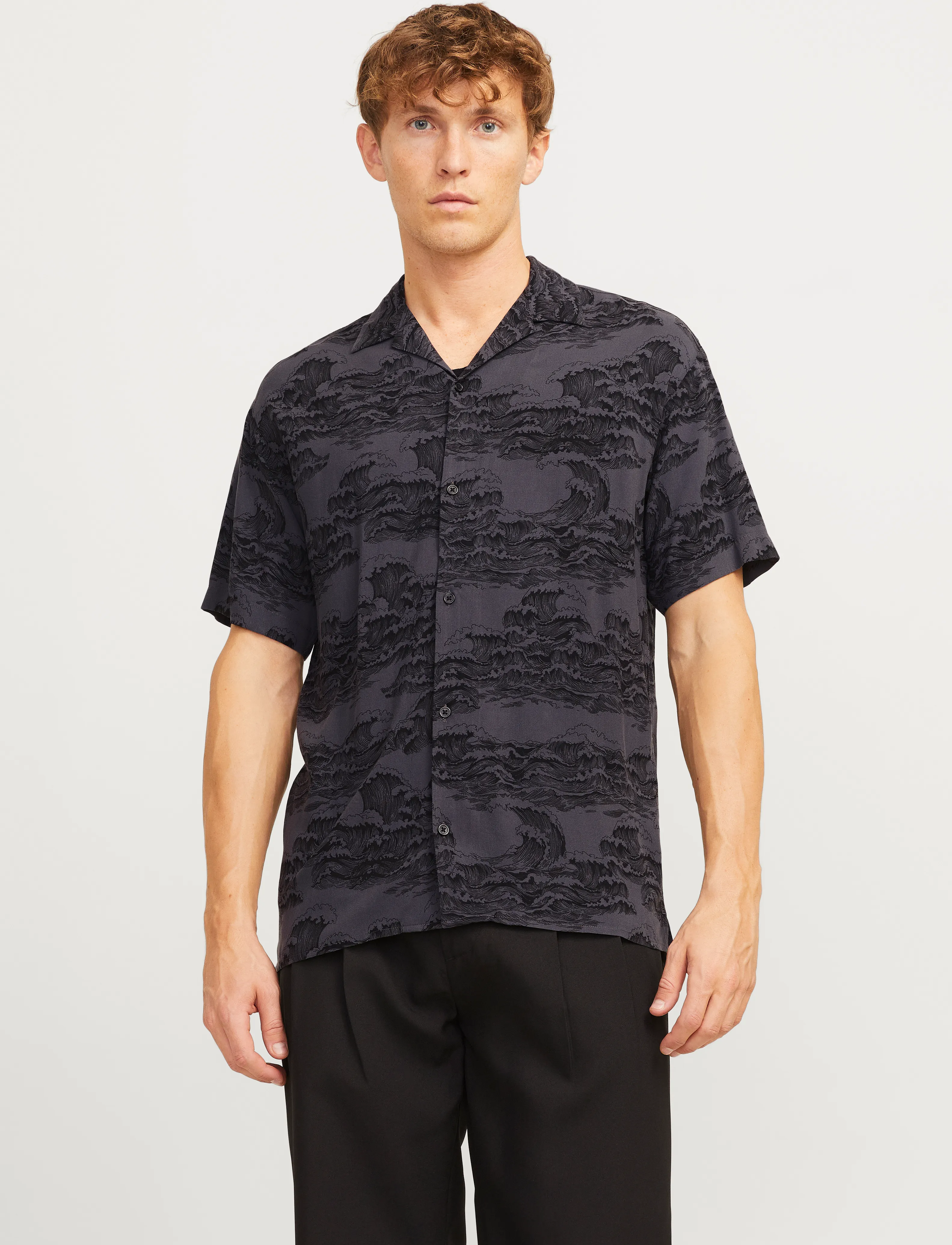 Jack & Jones Jjjeff Aop Resort Shirt Ss, S, Black, Skjorter > Kortærmede Shirts, Herre