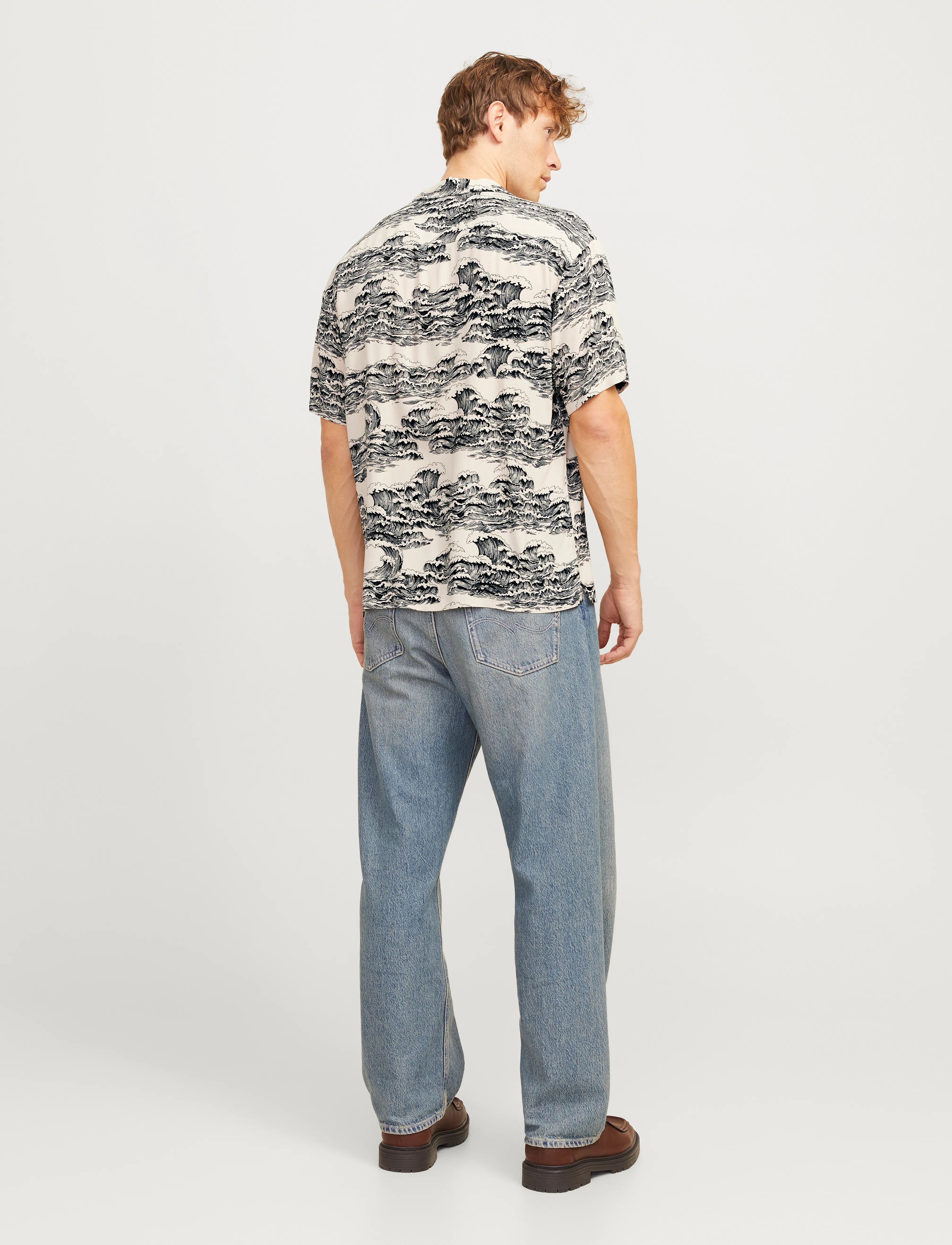 Jack & Jones - JJJEFF AOP RESORT SHIRT SS - kortærmede skjorter - moonbeam - 2