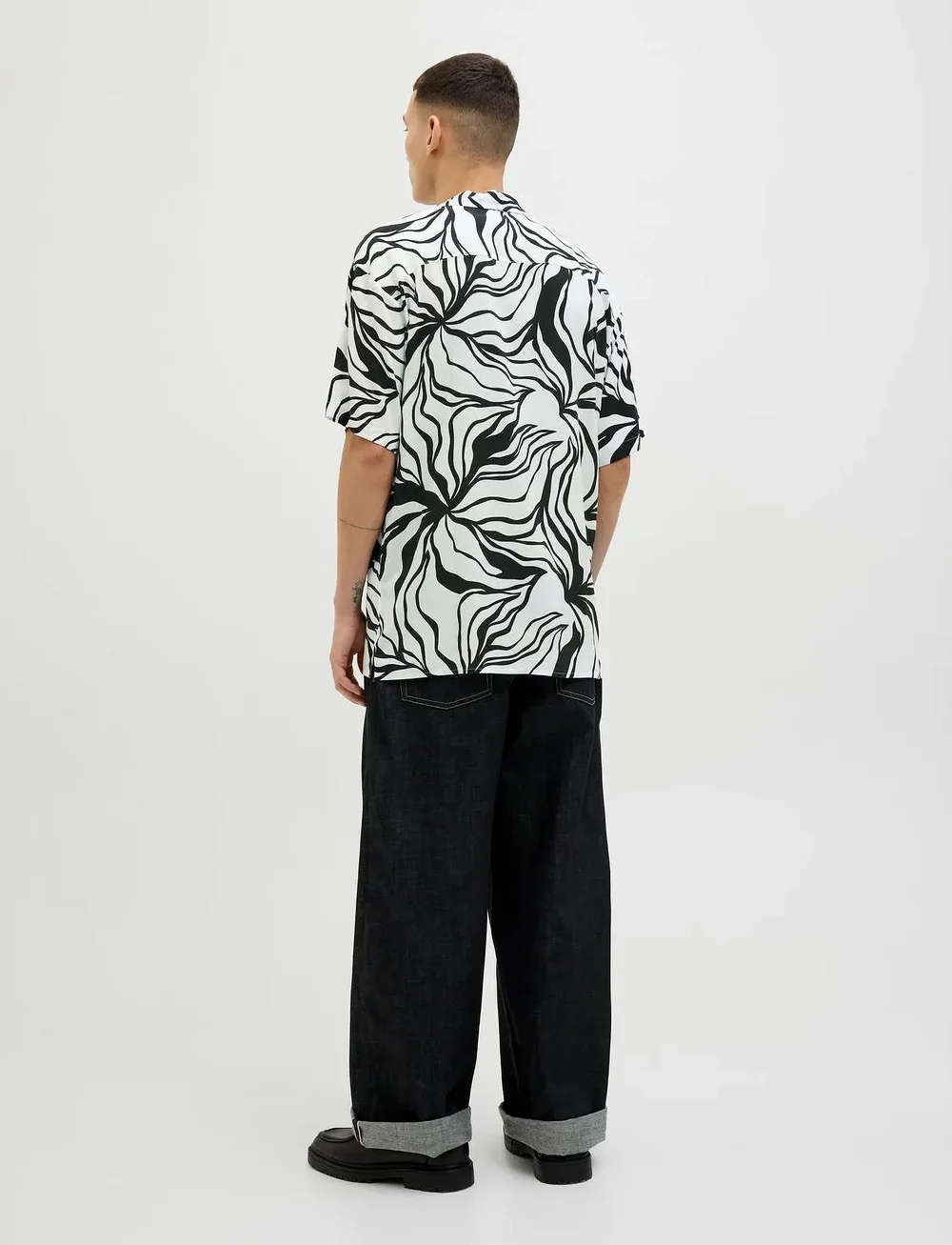 Jack & Jones - JJJEFF MONOCHROME RESORT SHIRT SS - kortärmade skjortor - black - 5
