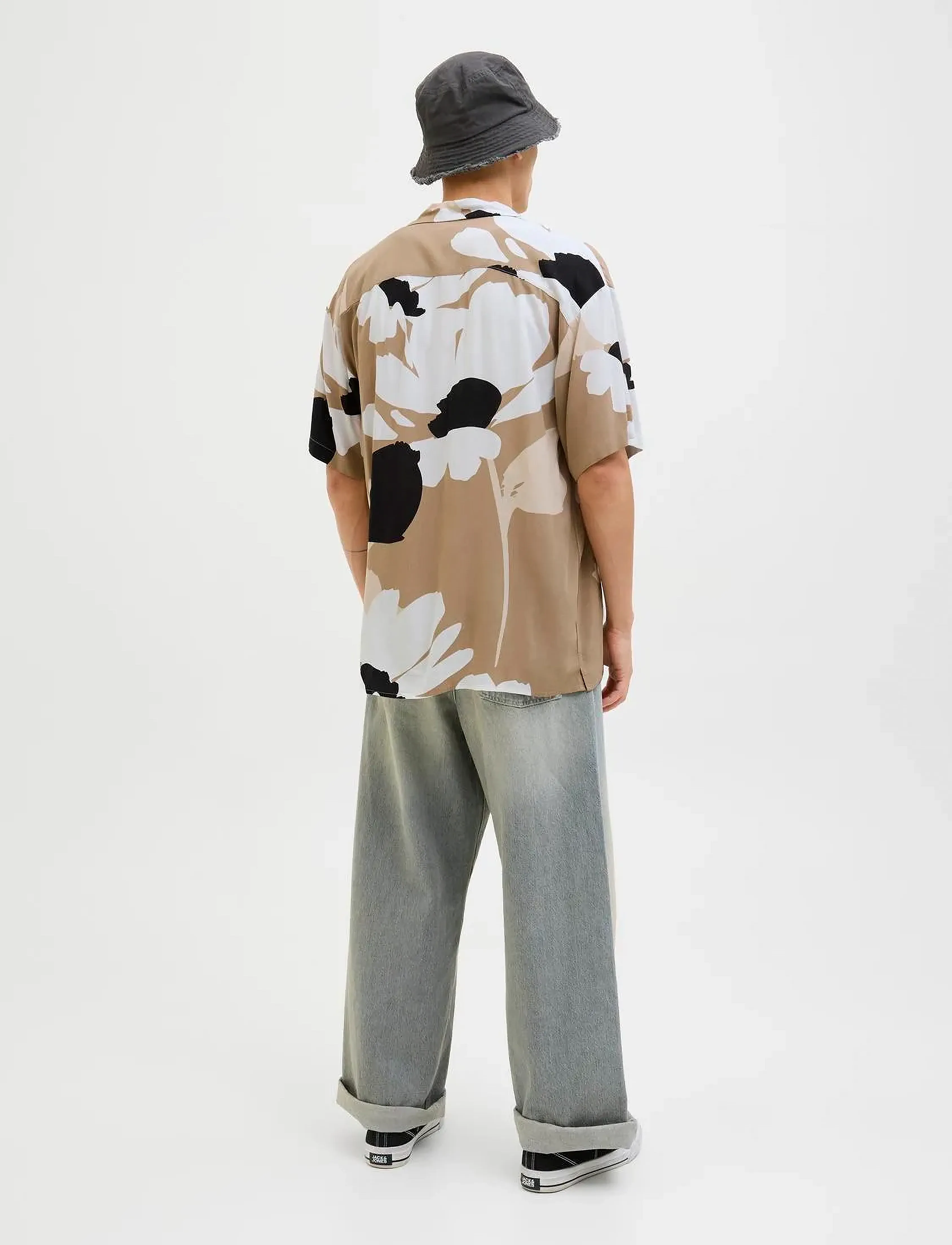 Jack & Jones - JJJEFF MONOCHROME RESORT SHIRT SS - short-sleeved shirts - coriander - 2