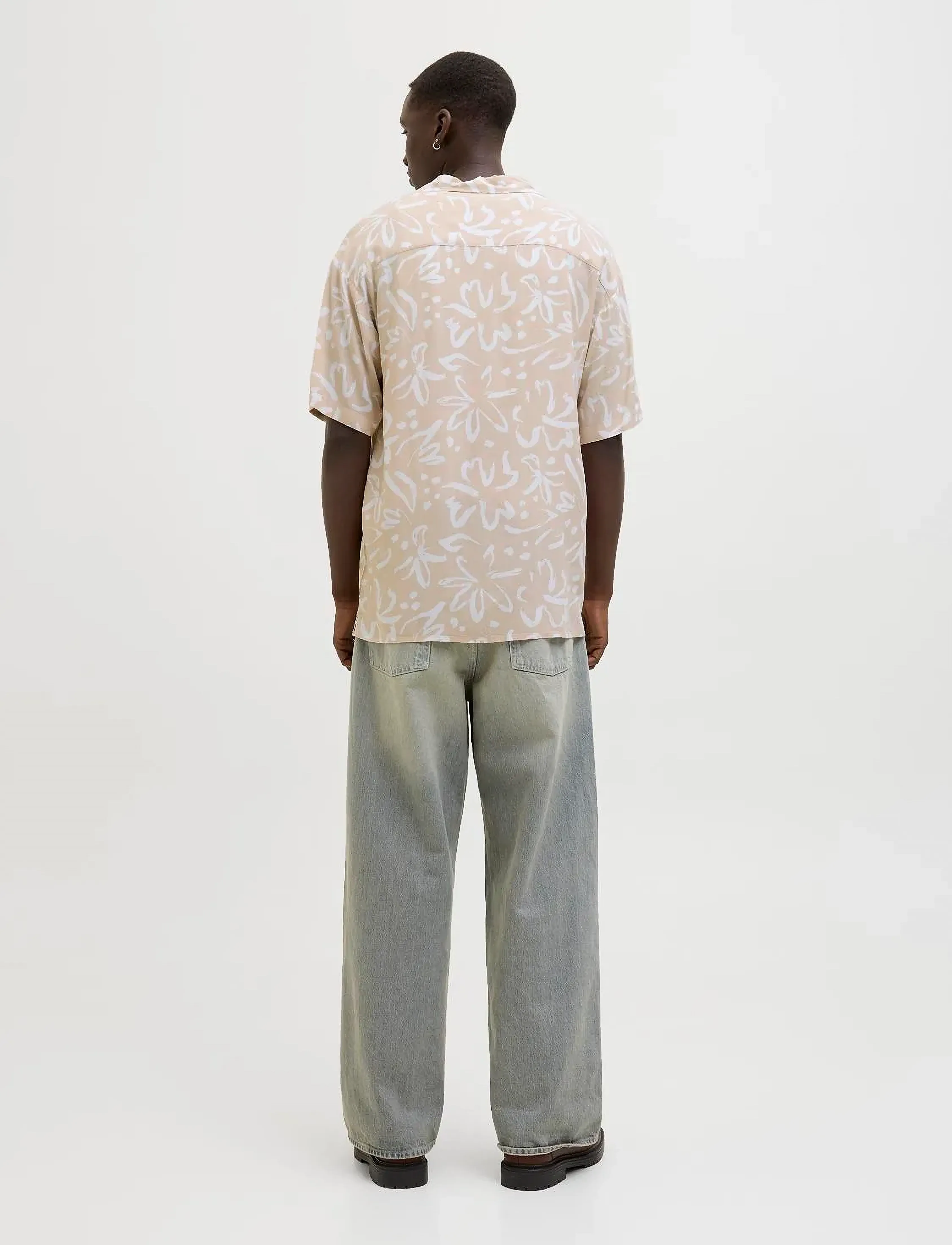 Jack & Jones - JJJEFF MONOCHROME RESORT SHIRT SS - kortærmede skjorter - moonbeam - 4