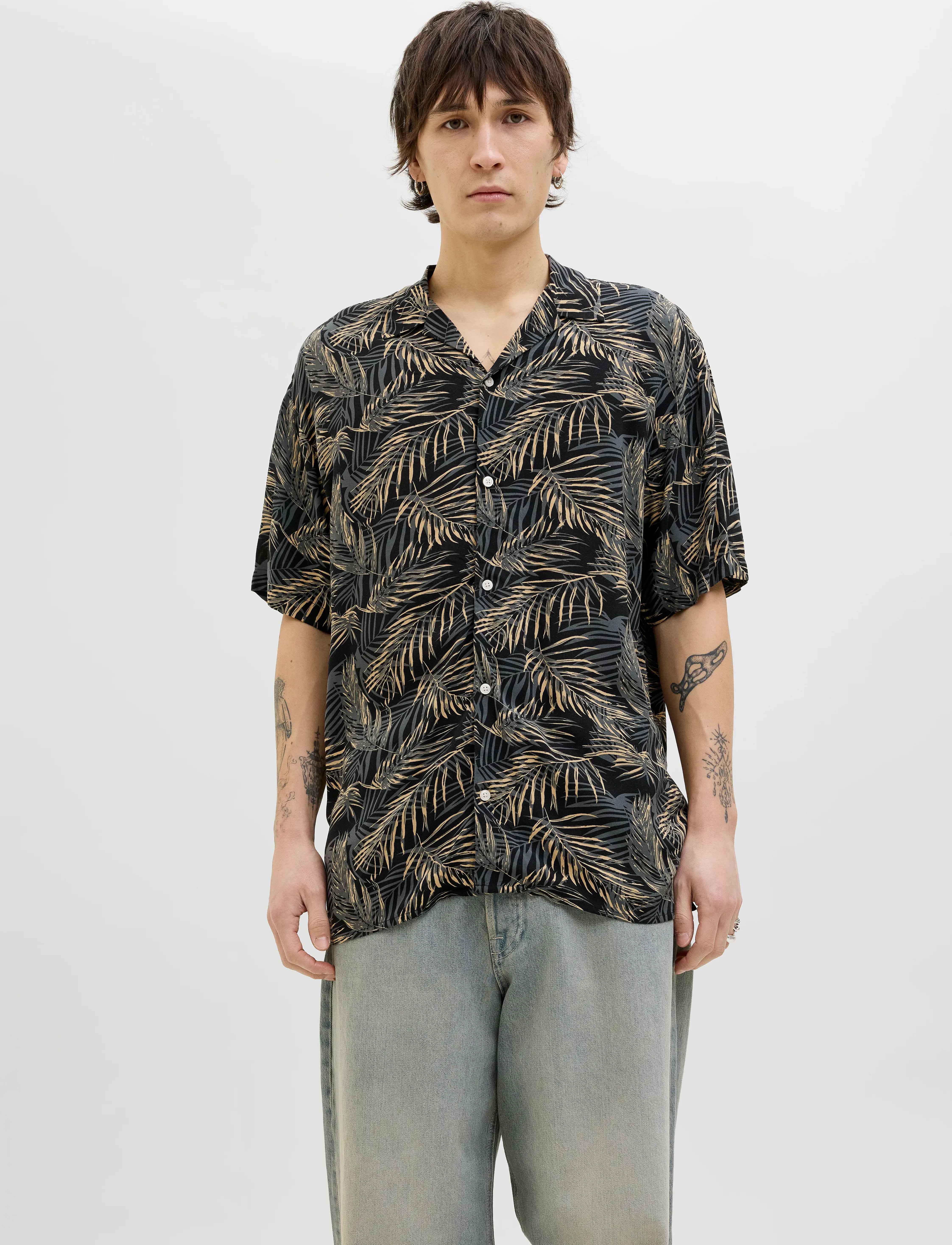 Jack & Jones JJEJEFF TROPICAL AOP RESORT SHIRT SS SN - Skjorter - BLACK / black